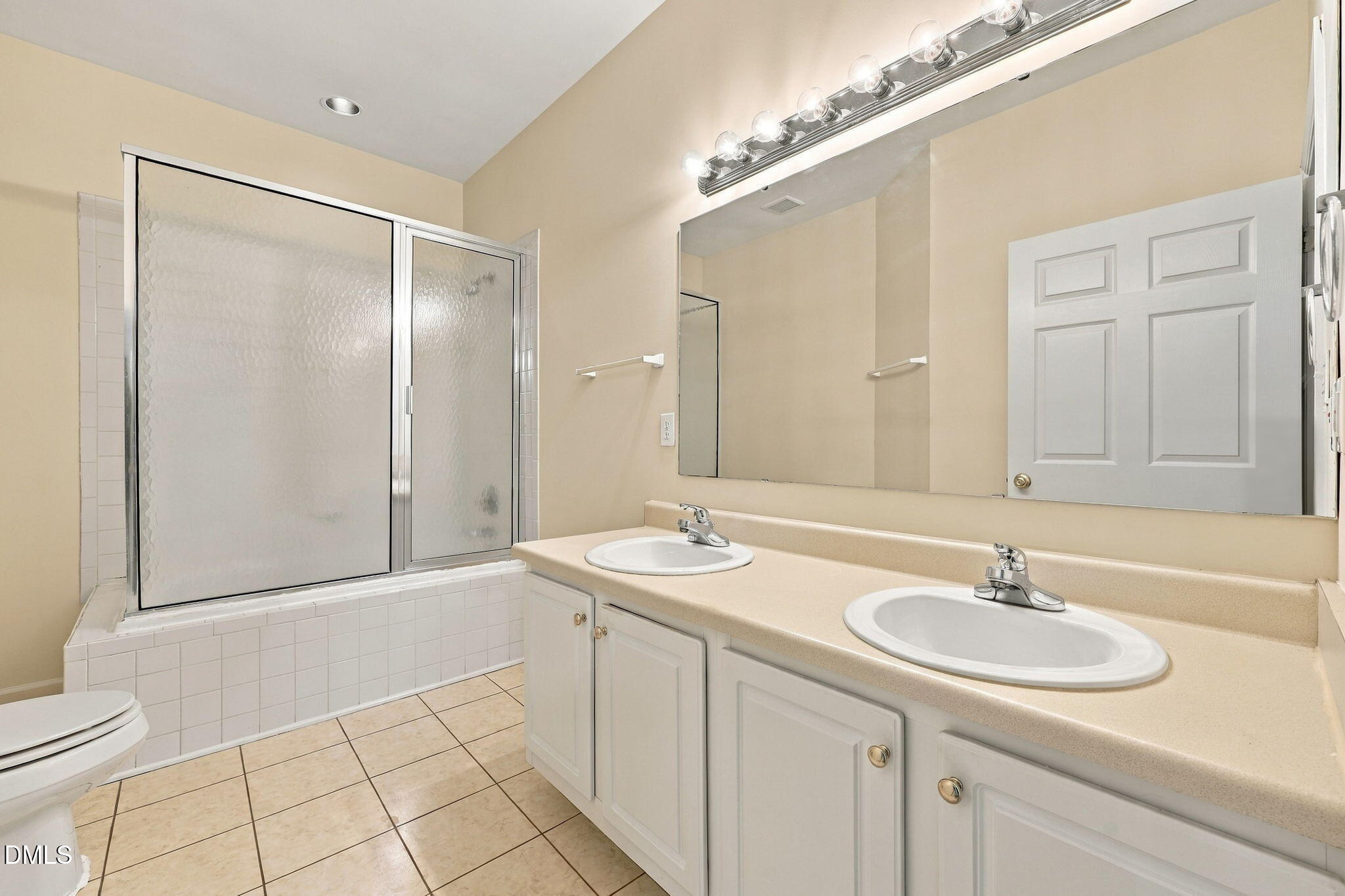 85 Brookmere Drive Apt D Property Photo 5