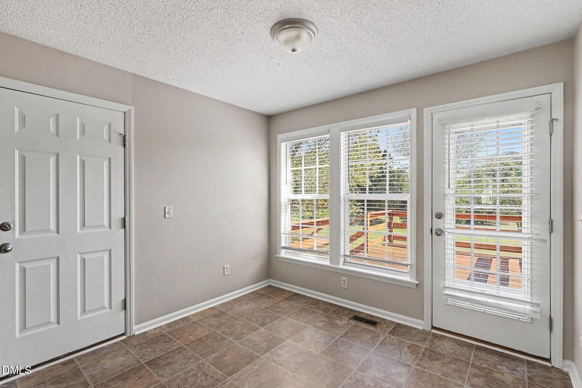 6805 Stevens Oaks Drive Property Photo 6