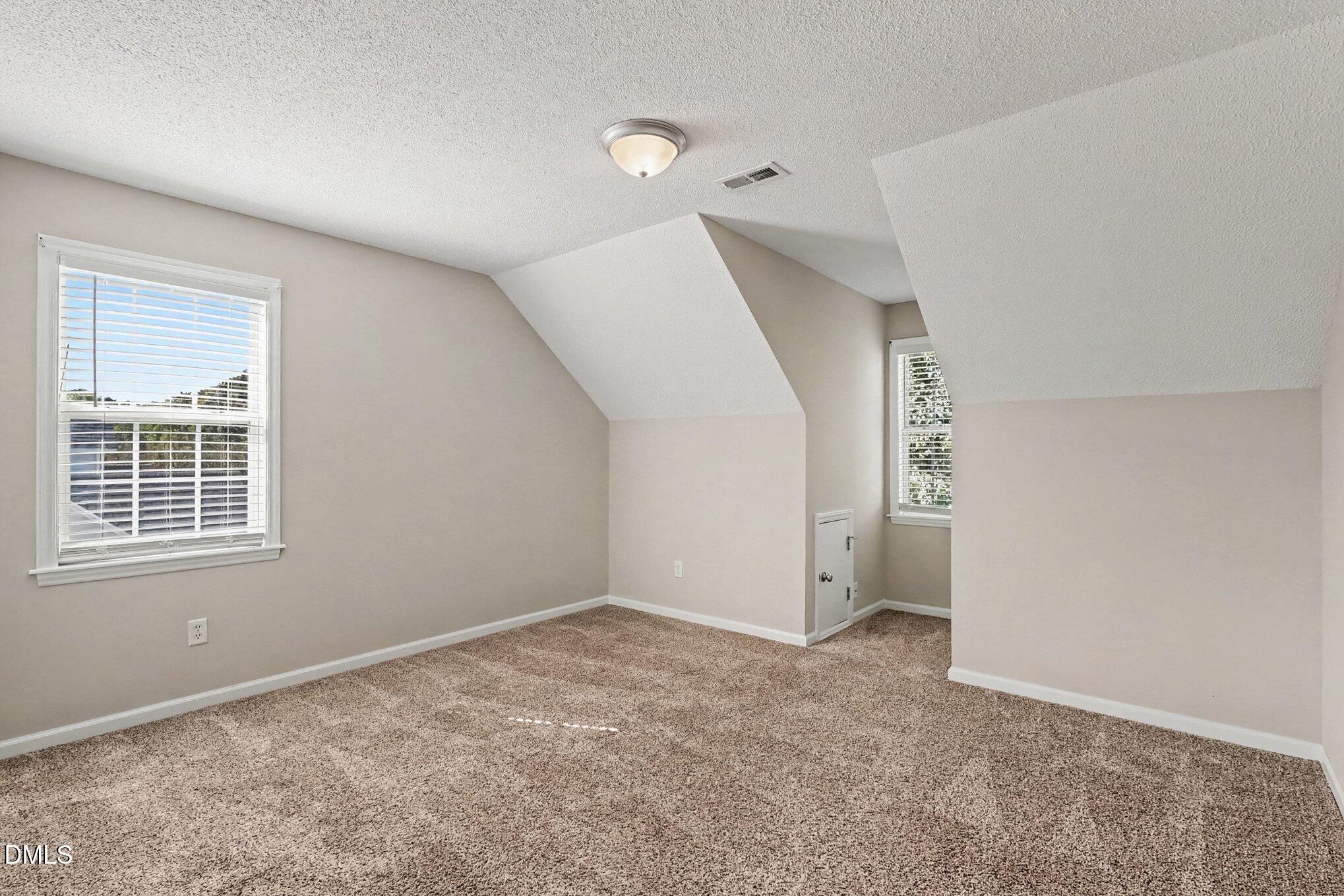 6805 Stevens Oaks Drive Property Photo 8