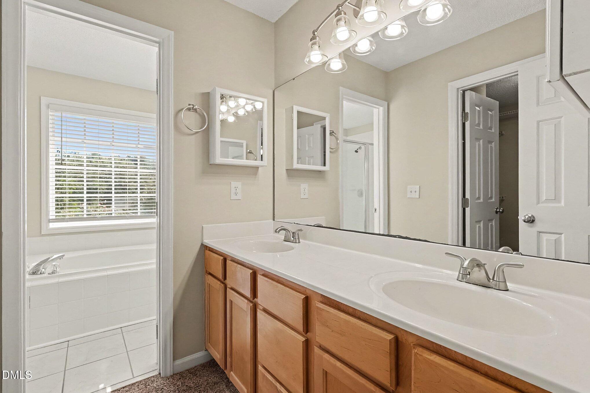 6805 Stevens Oaks Drive Property Photo 10