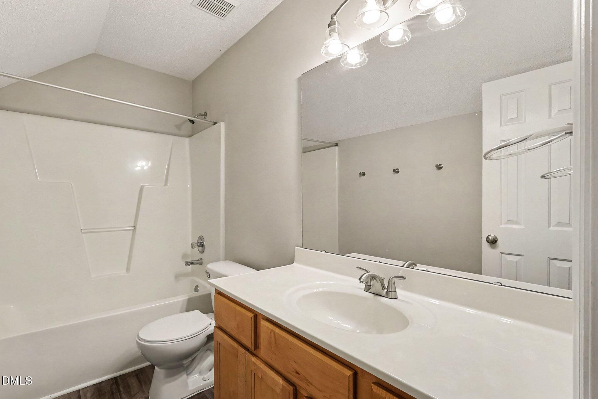 6805 Stevens Oaks Drive Property Photo 11
