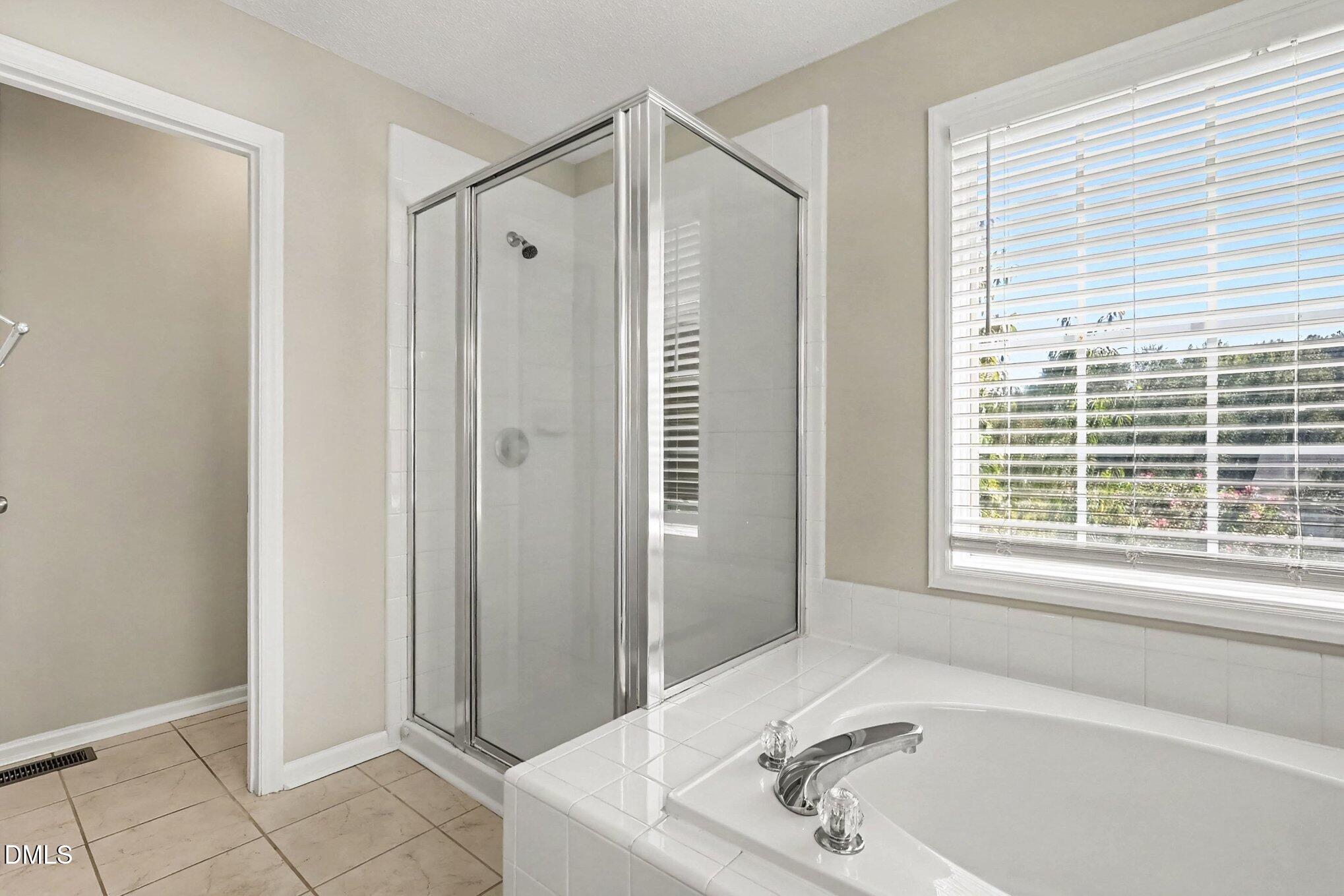 6805 Stevens Oaks Drive Property Photo 12