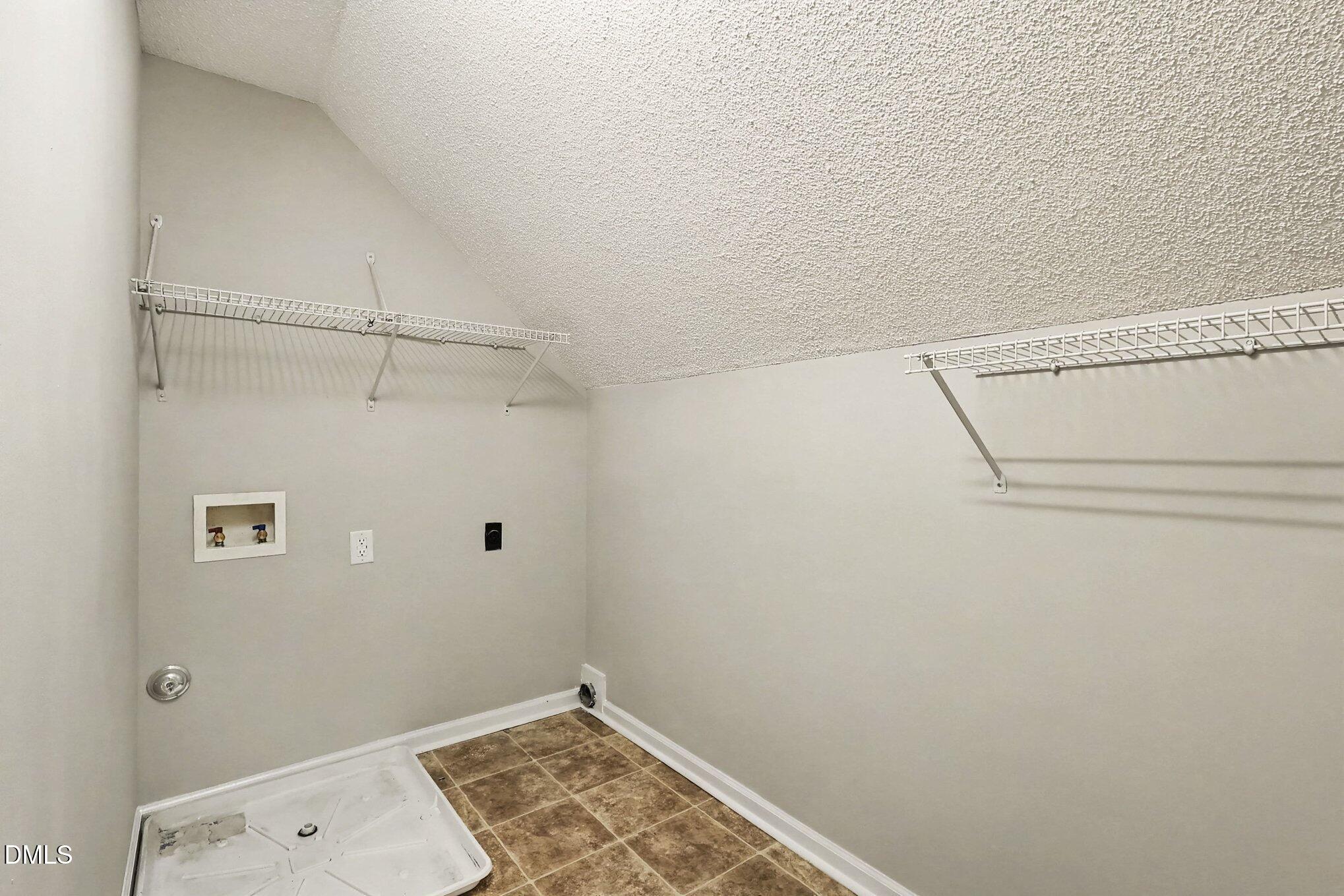 6805 Stevens Oaks Drive Property Photo 15