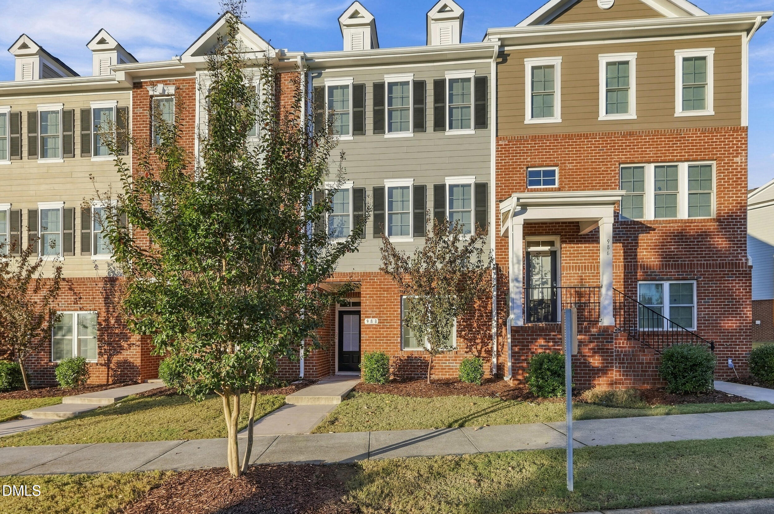 988 Gateway Commons Circle Property Photo 1