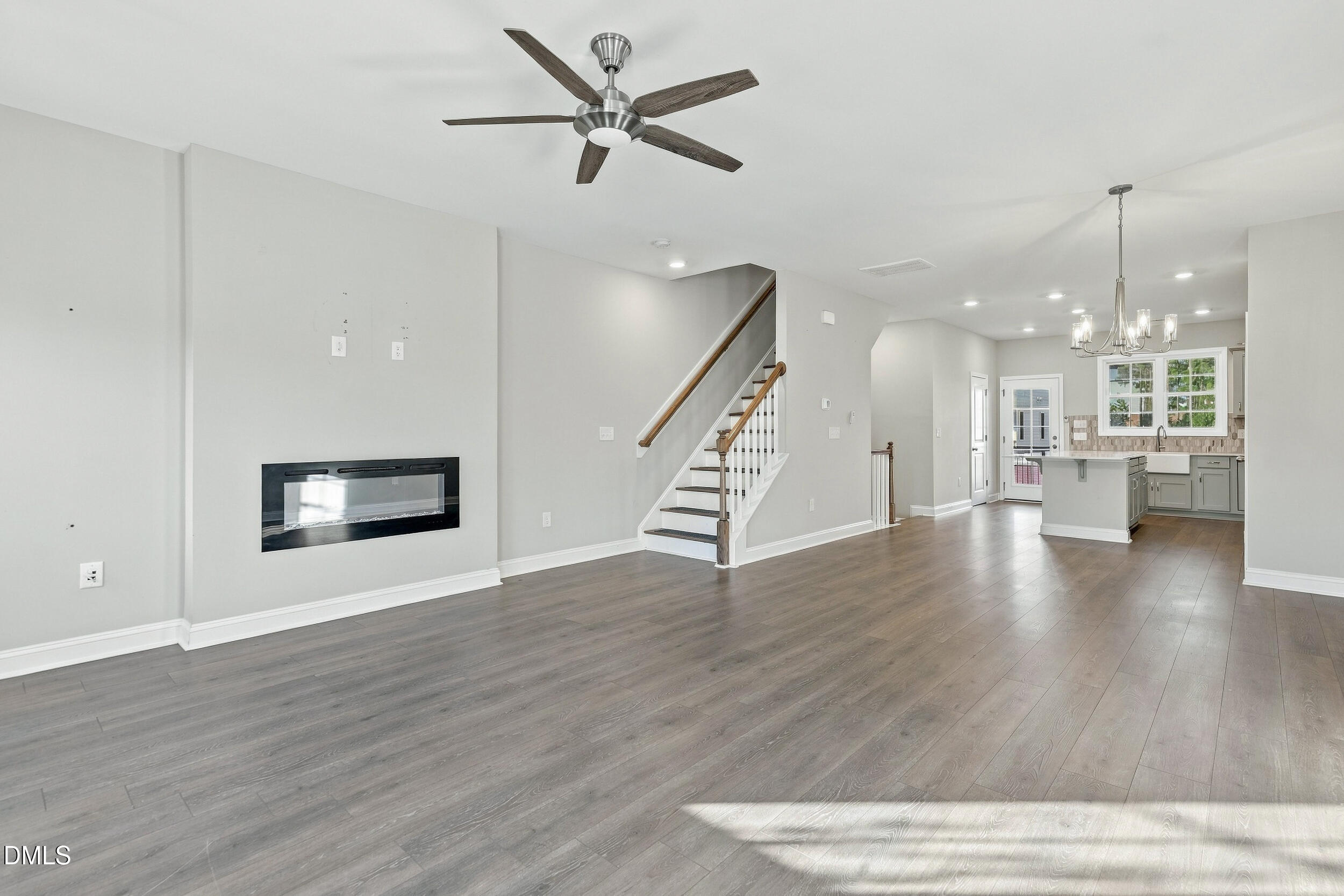 988 Gateway Commons Circle Property Photo 5