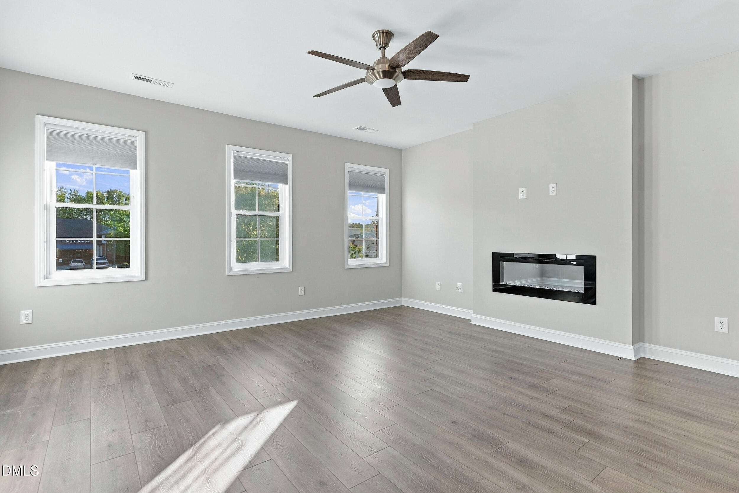 988 Gateway Commons Circle Property Photo 6