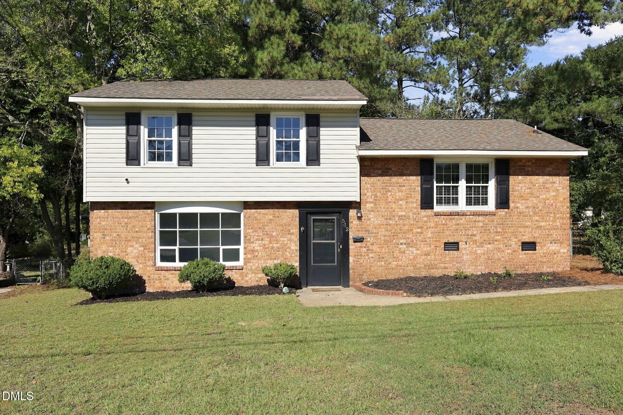 512 Waterbury Drive Property Photo 1