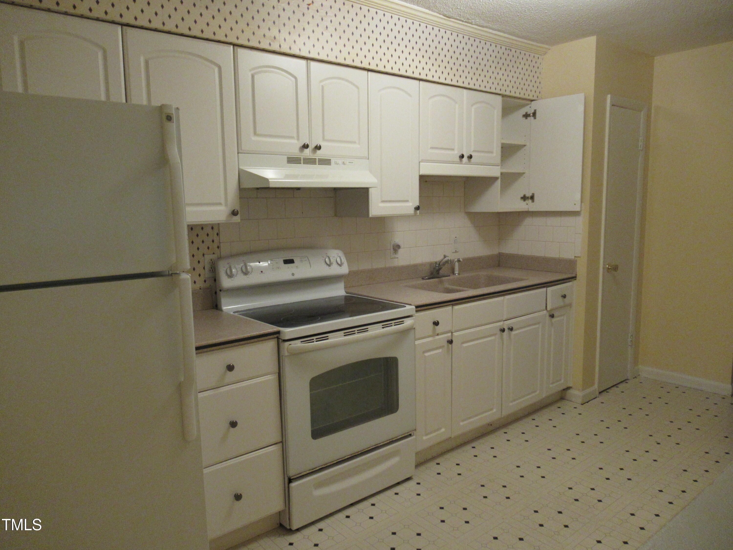 130 S Estes Drive B-11 Property Photo 7
