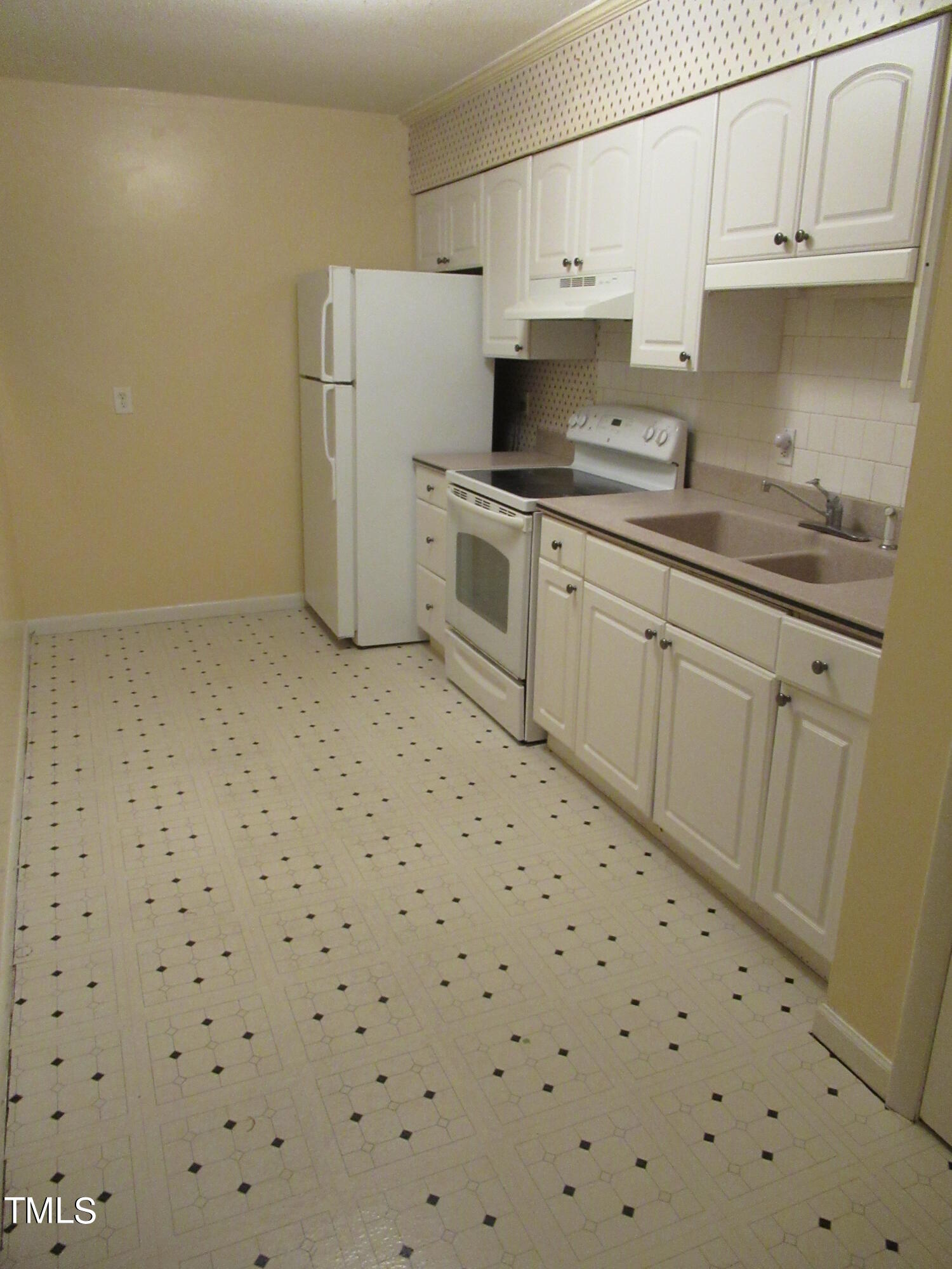 130 S Estes Drive B-11 Property Photo 8