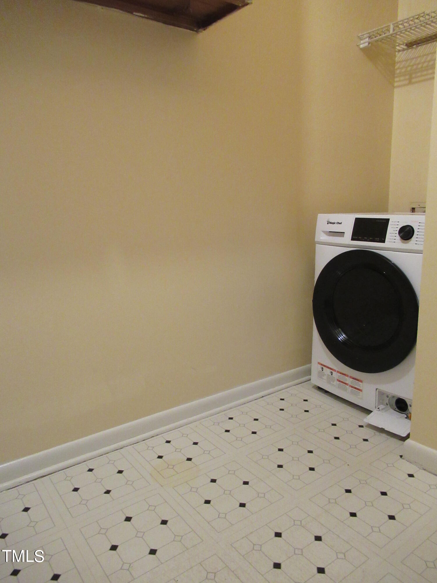 130 S Estes Drive B-11 Property Photo 14