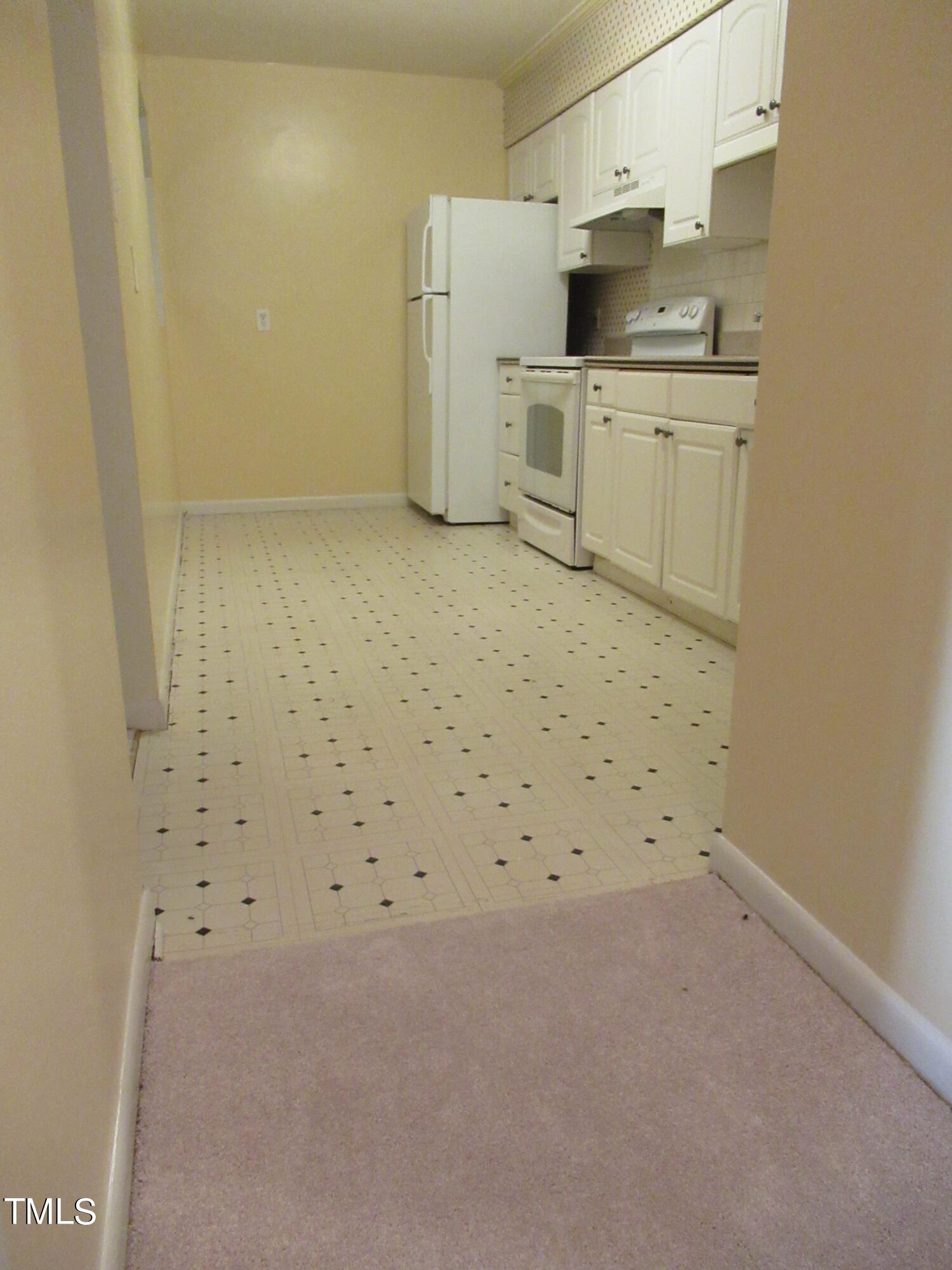 130 S Estes Drive B-11 Property Photo 17