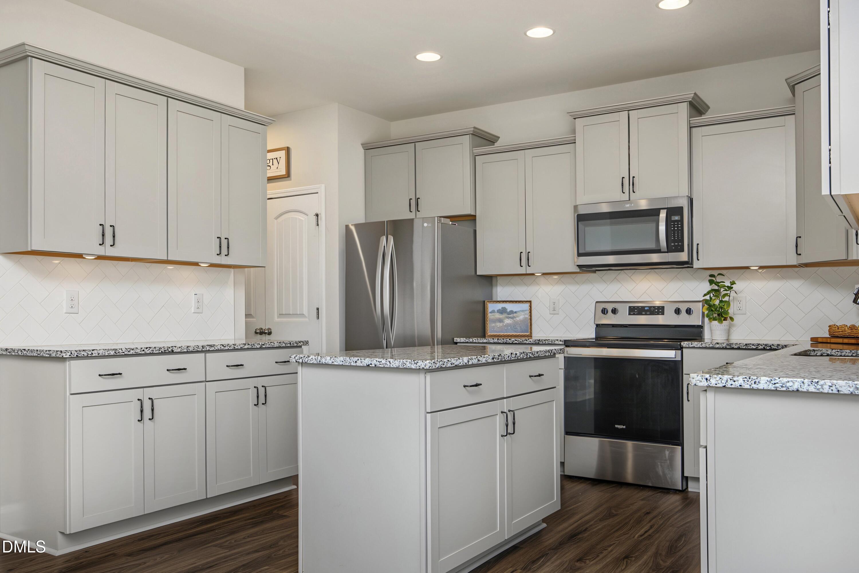 5000 Silver Spruce Way Property Photo 8