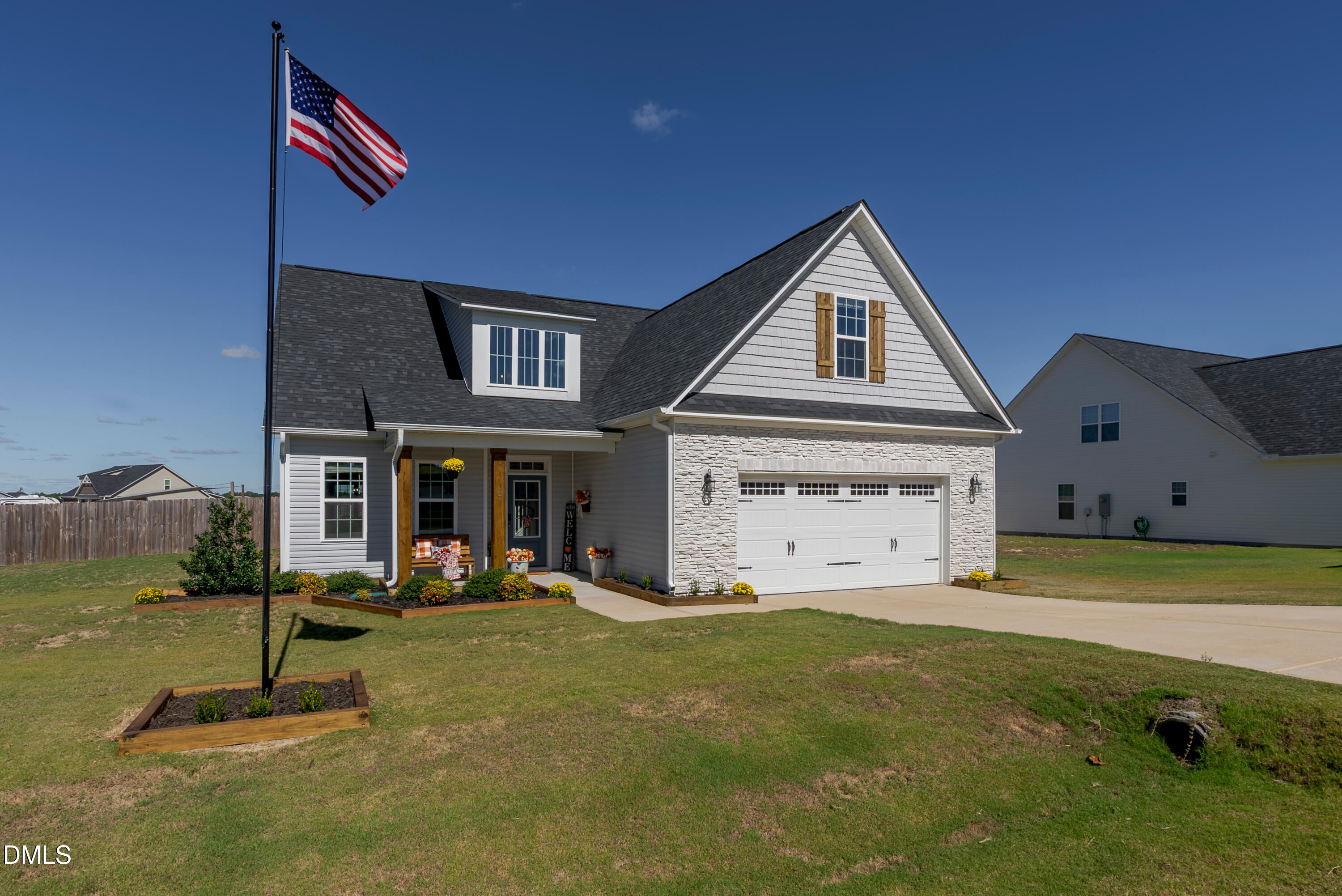 17 Looping Horse Circle Property Photo 1