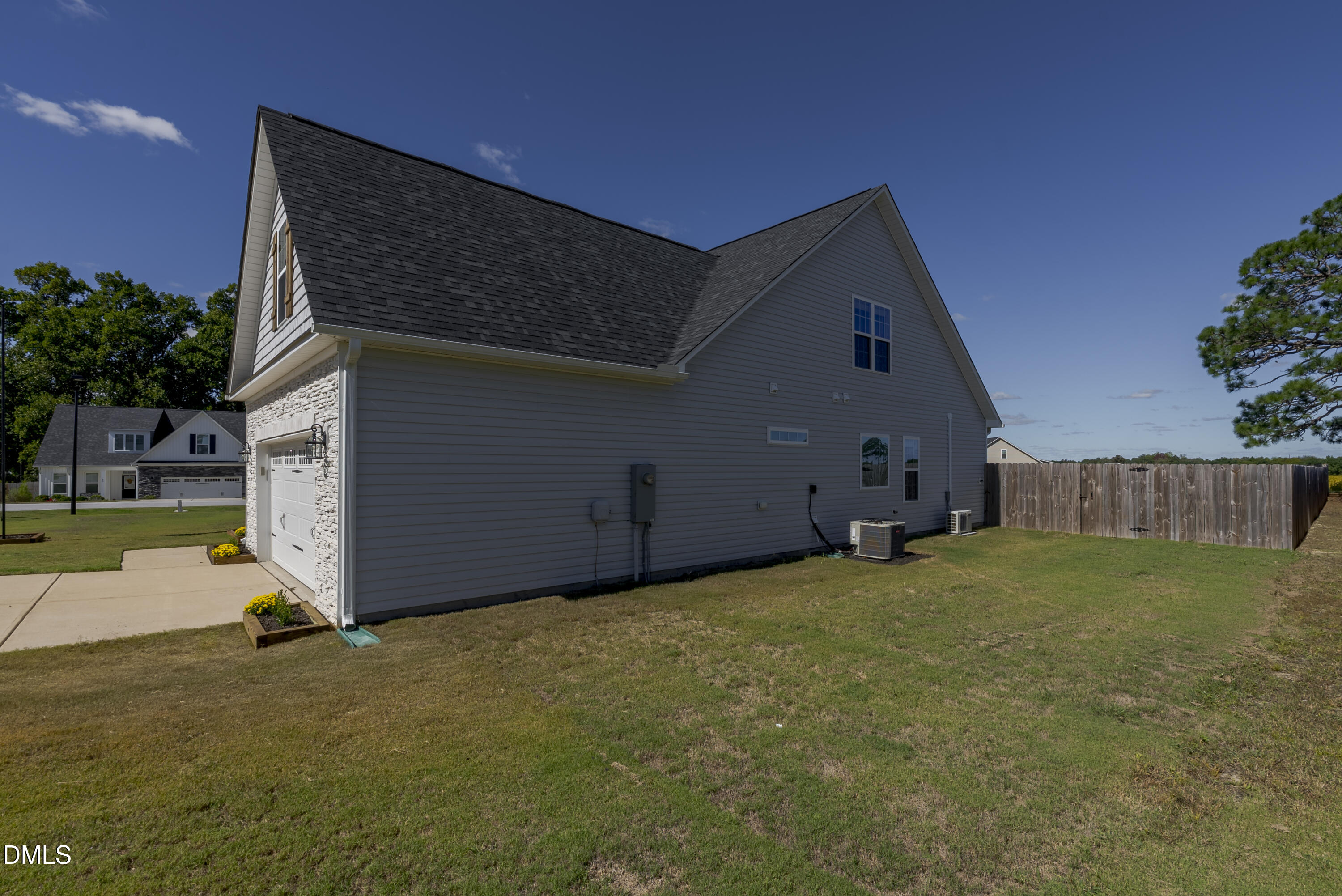 17 Looping Horse Circle Property Photo 37