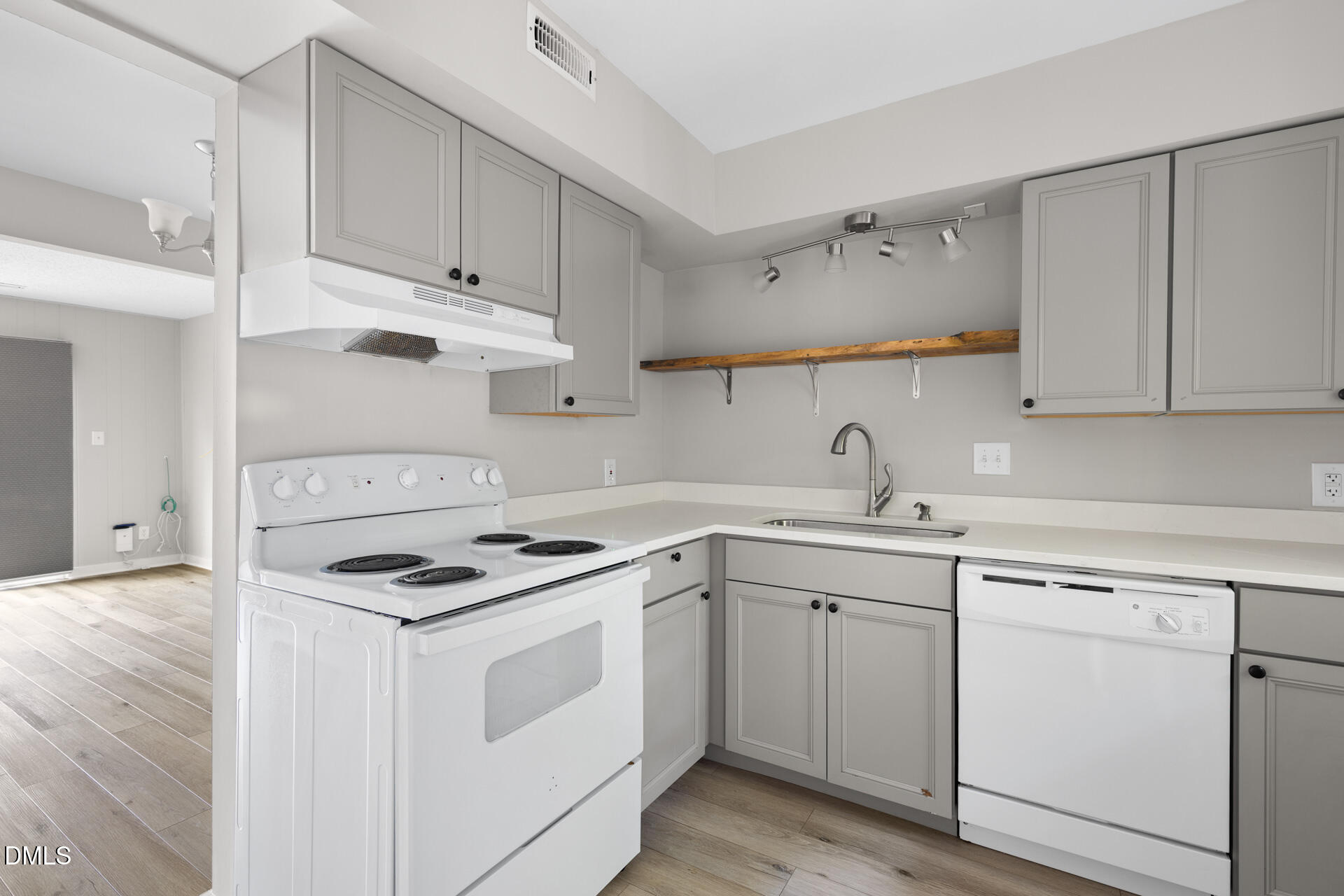 220 Elizabeth Street Apt G15 Property Photo 4