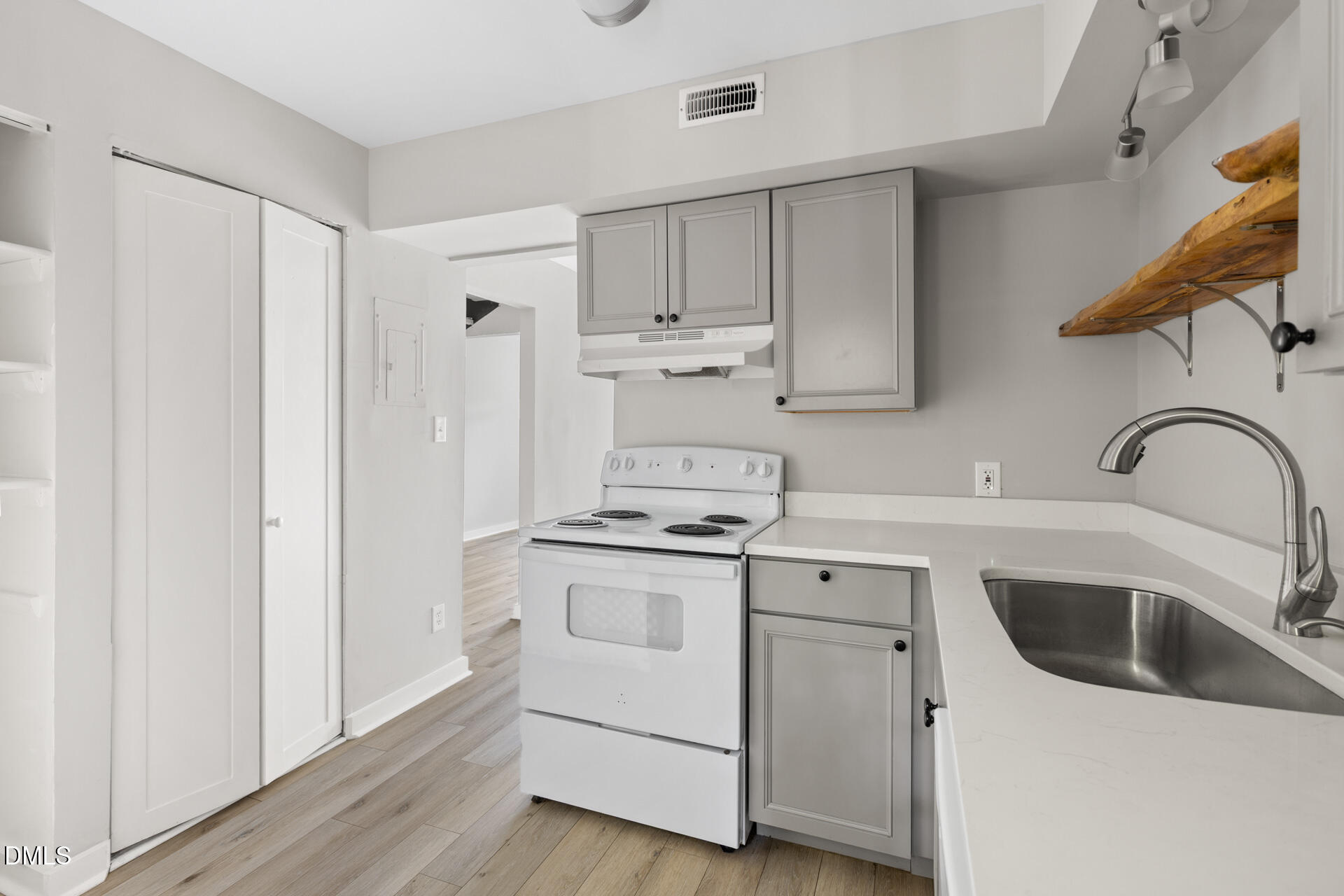 220 Elizabeth Street Apt G15 Property Photo 21