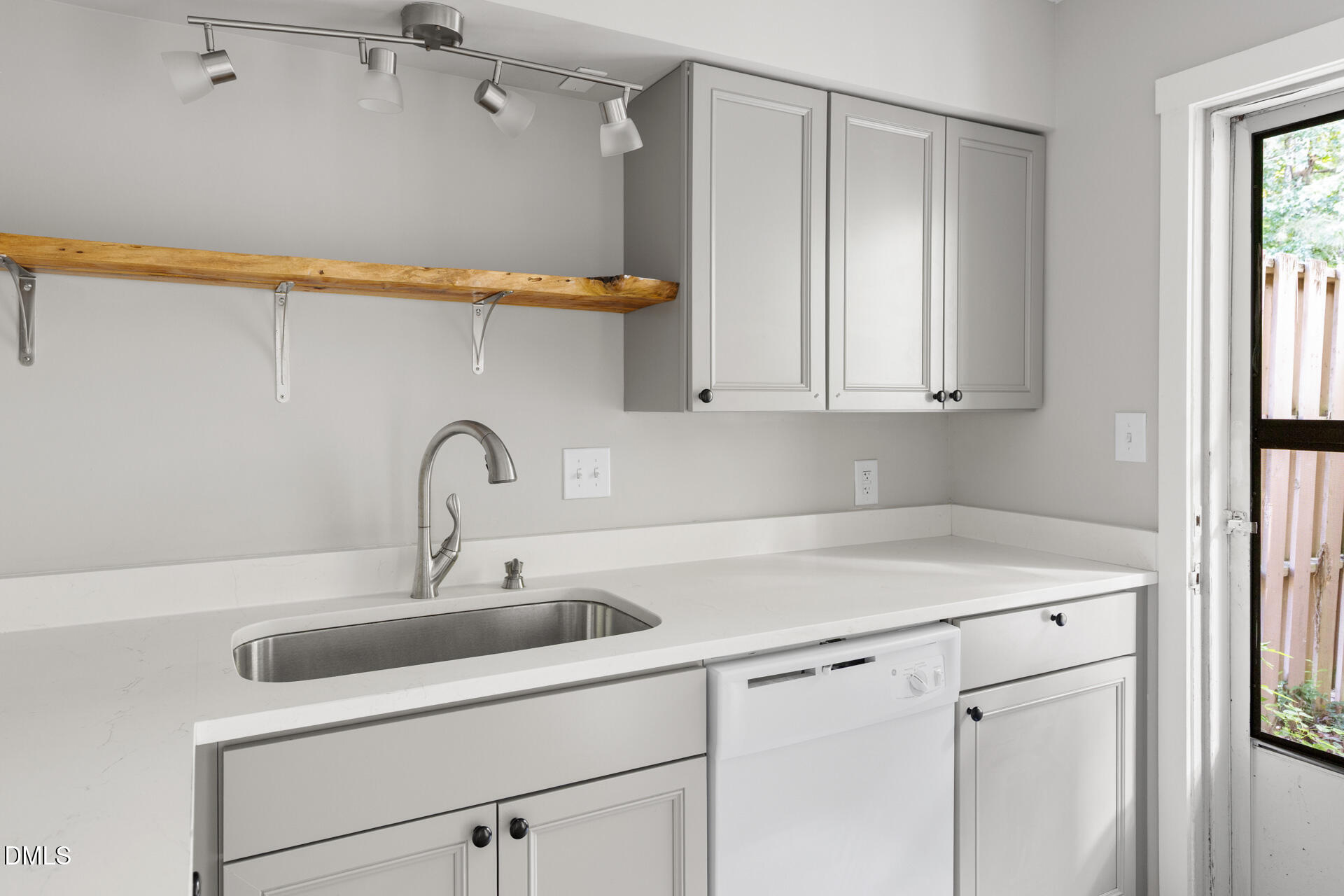 220 Elizabeth Street Apt G15 Property Photo 22
