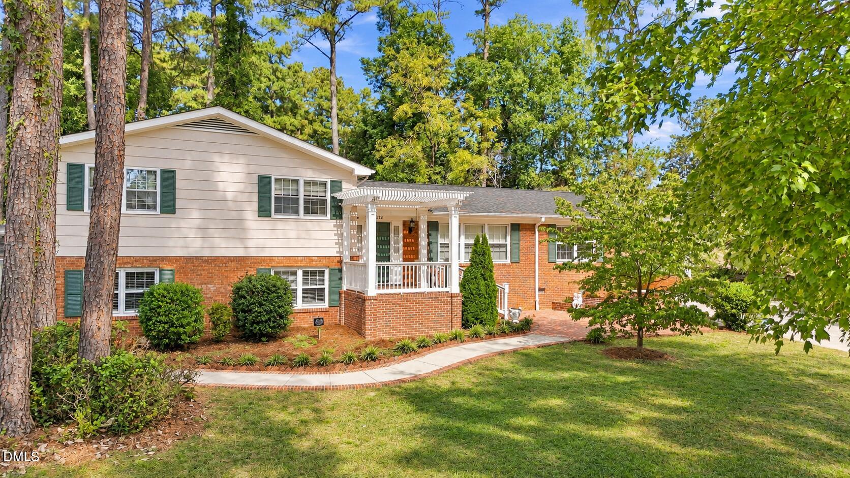 212 Ellwood Drive Property Photo 1