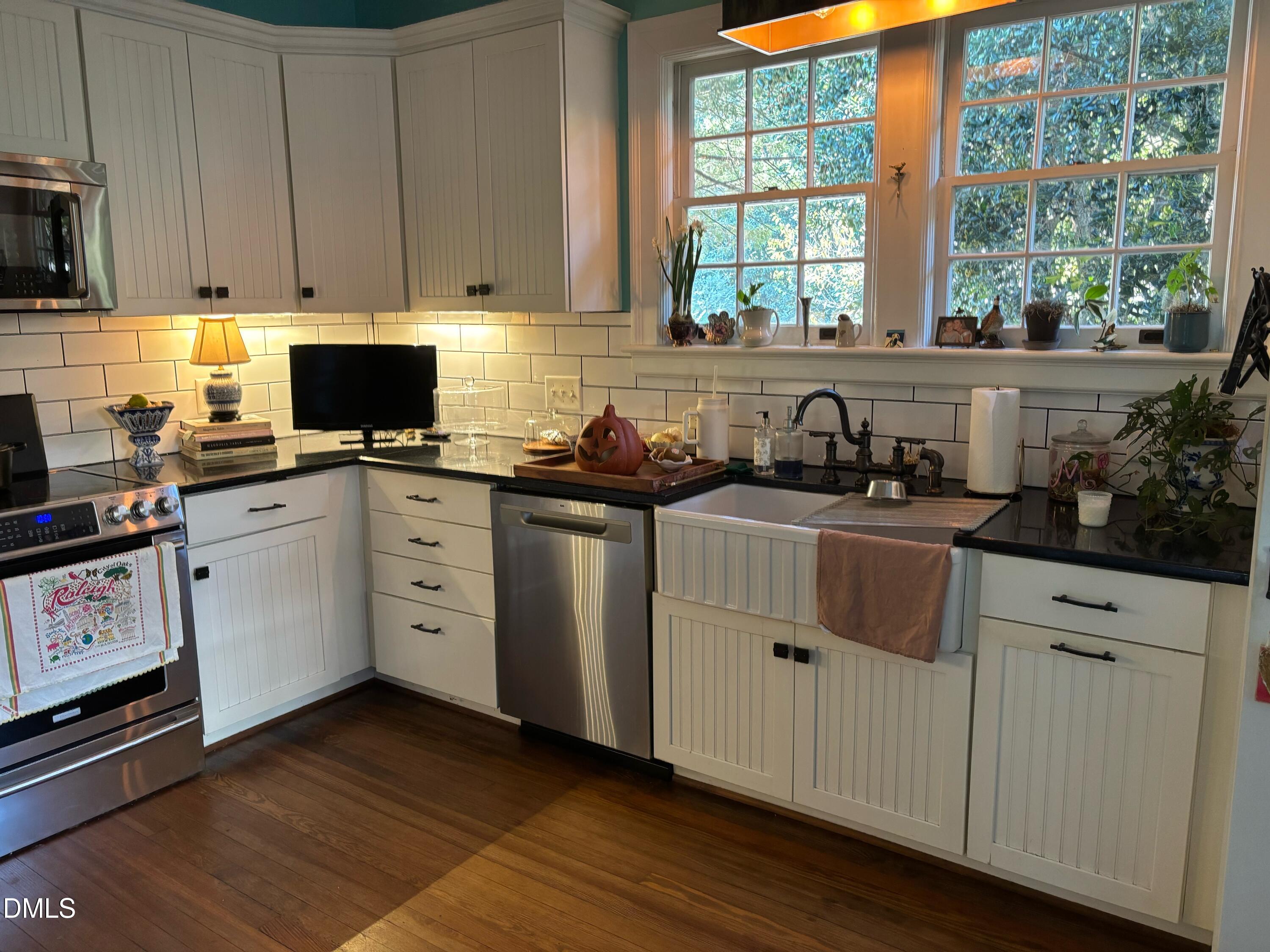 2109 Fairview Road Property Photo 4