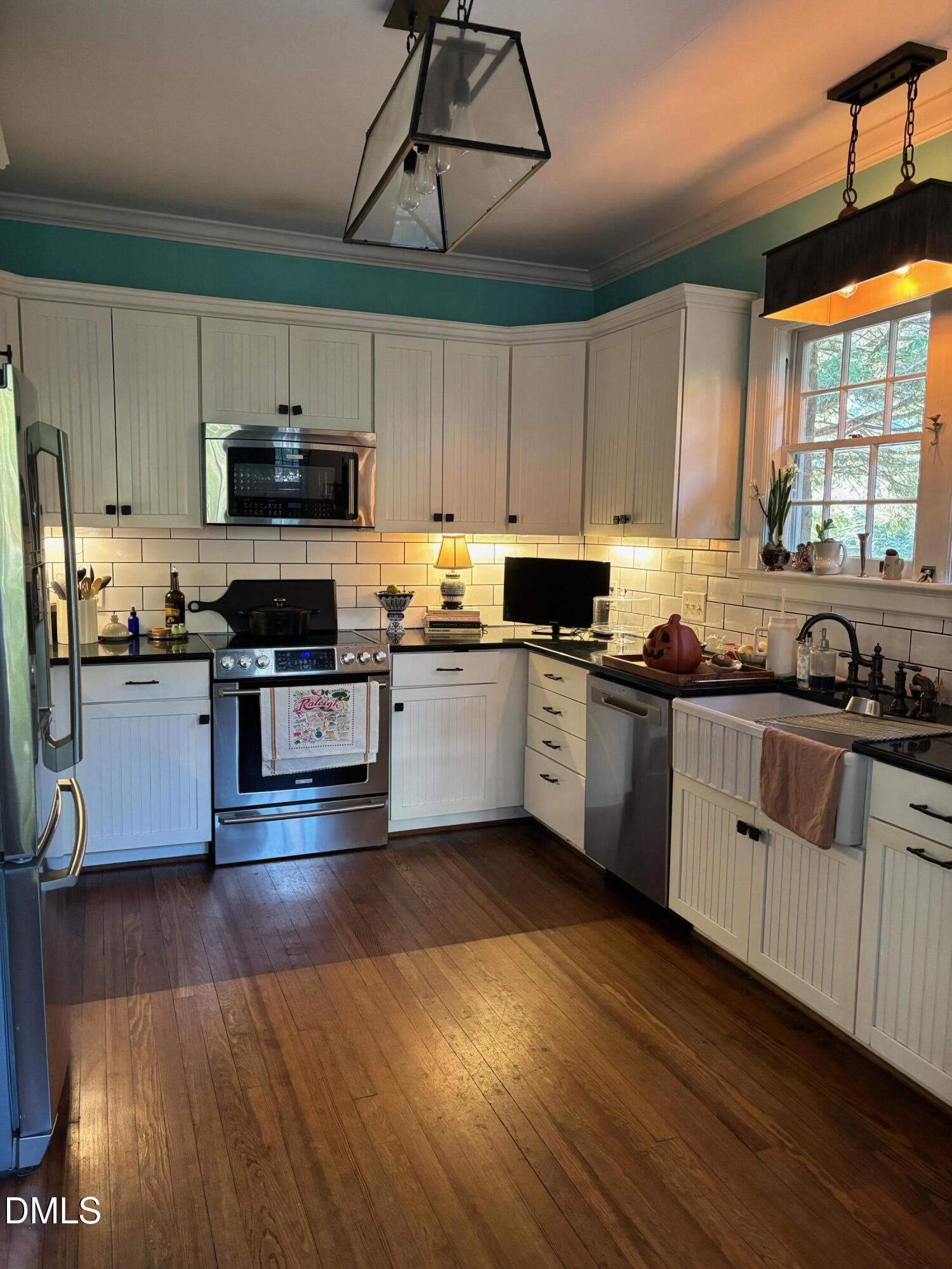 2109 Fairview Road Property Photo 9