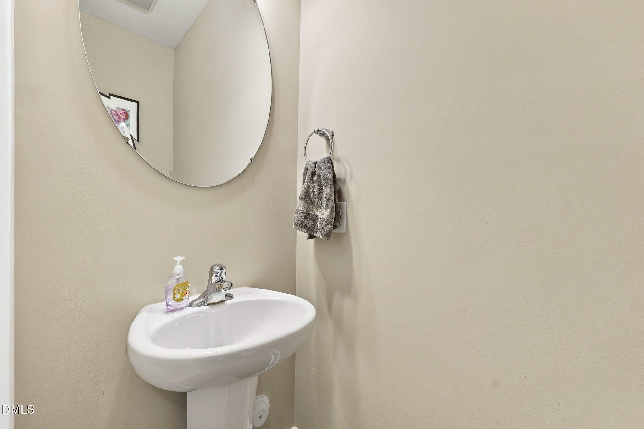 2170 Campbell Loop Property Photo 4