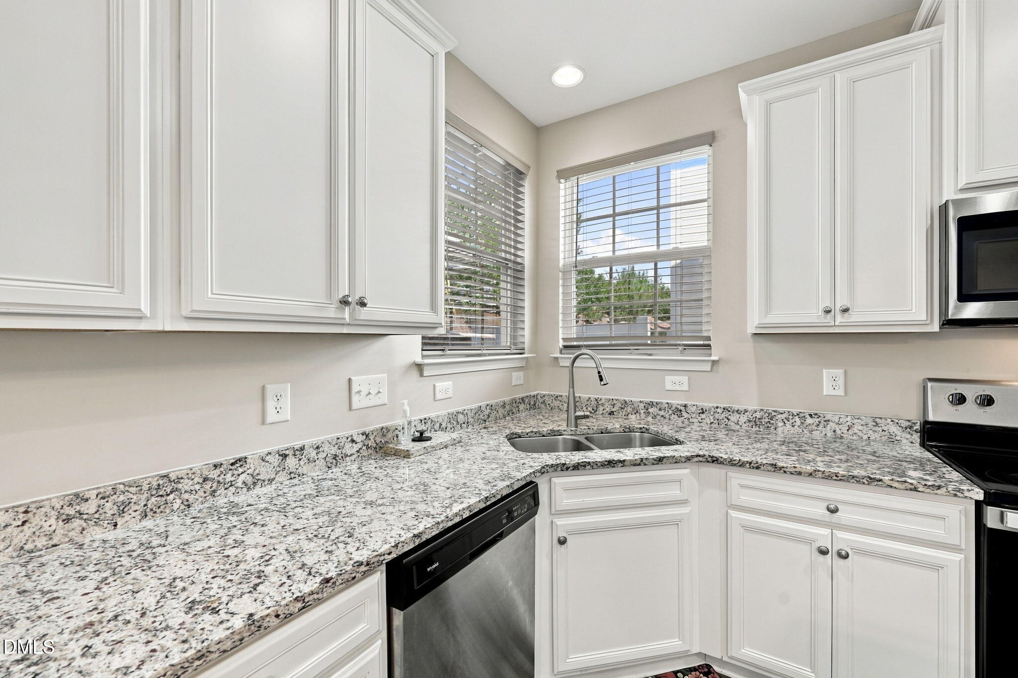 2170 Campbell Loop Property Photo 9