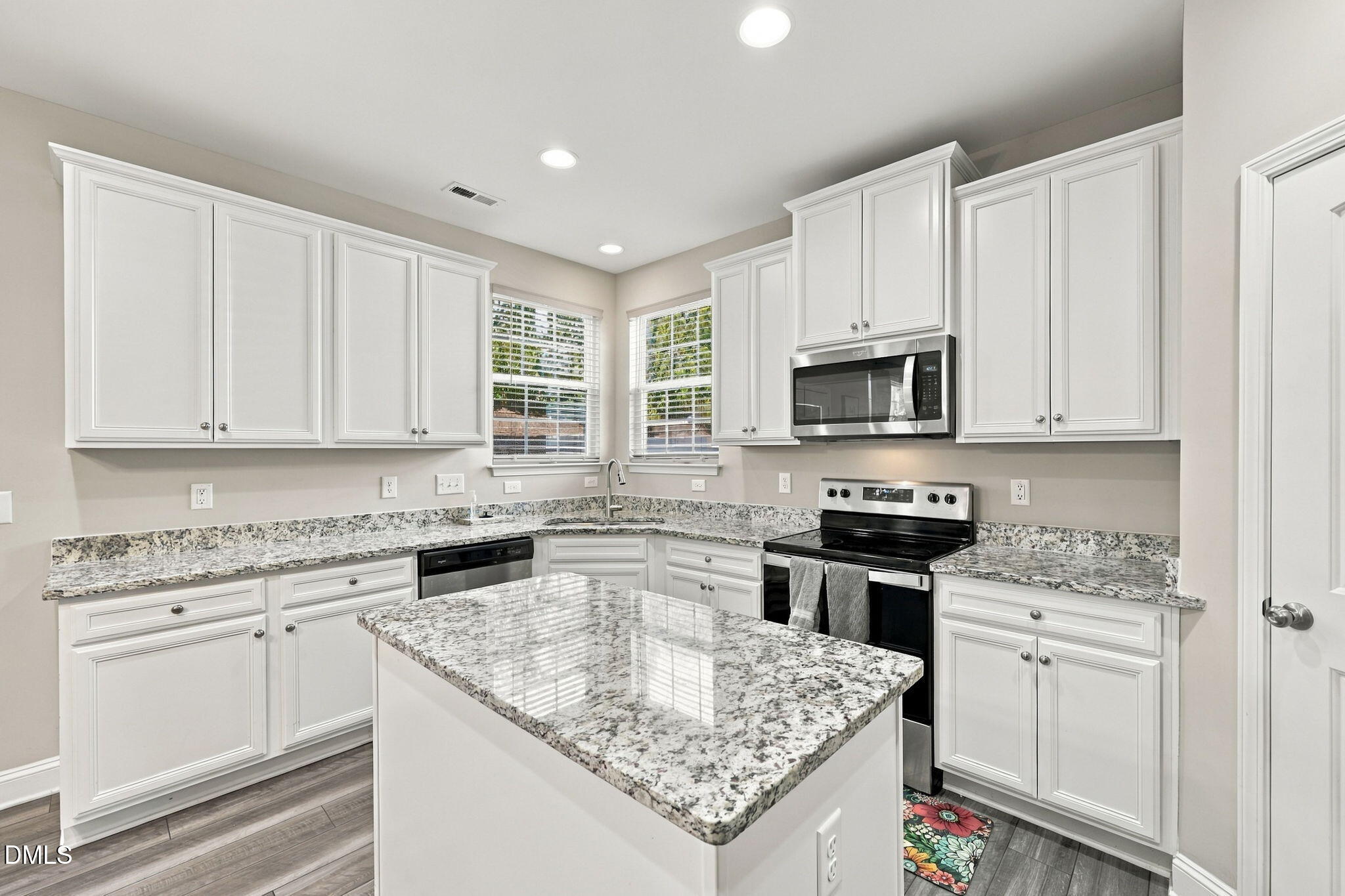 2170 Campbell Loop Property Photo 11