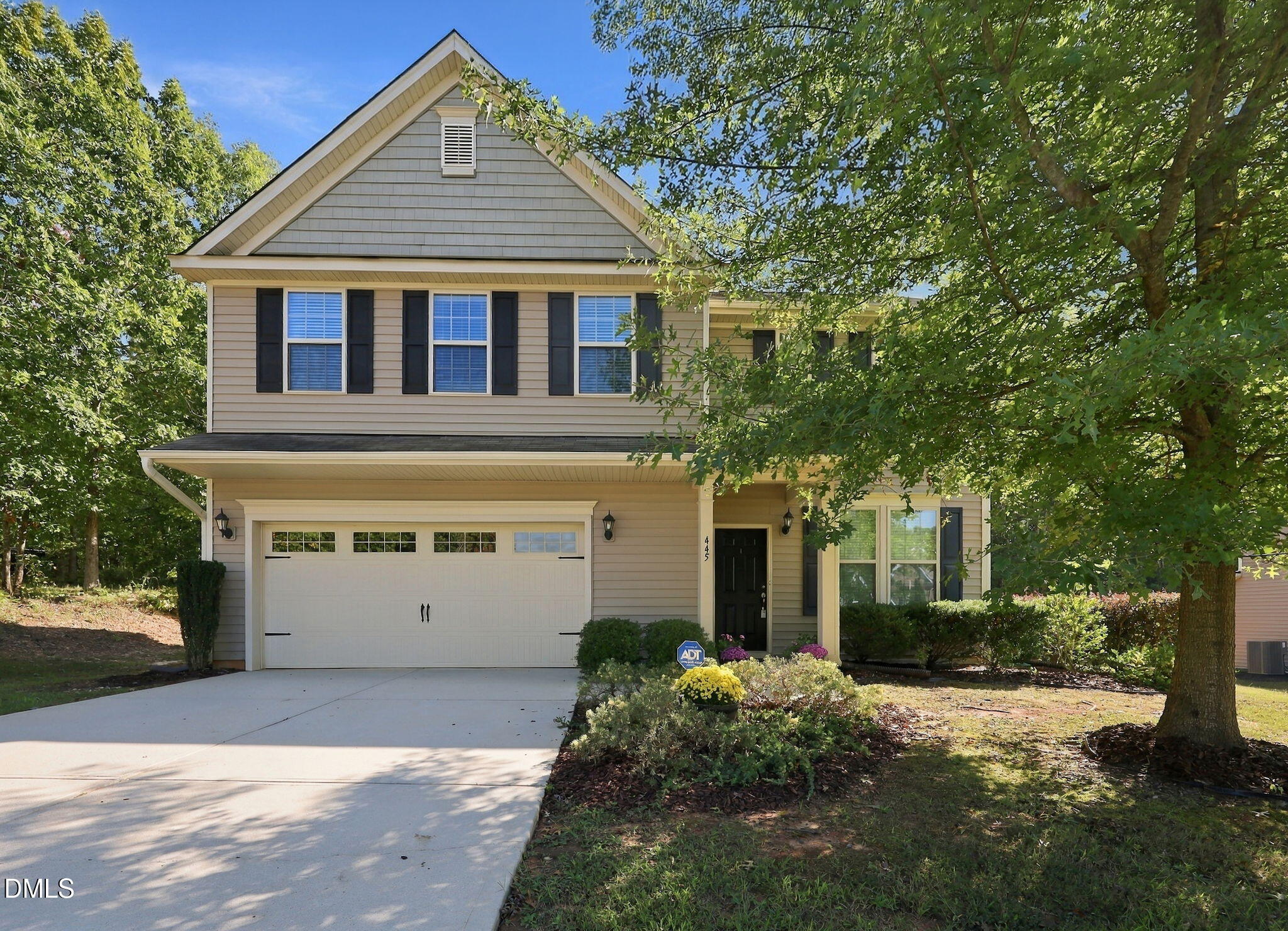 445 Clubhouse Drive Property Photo 1