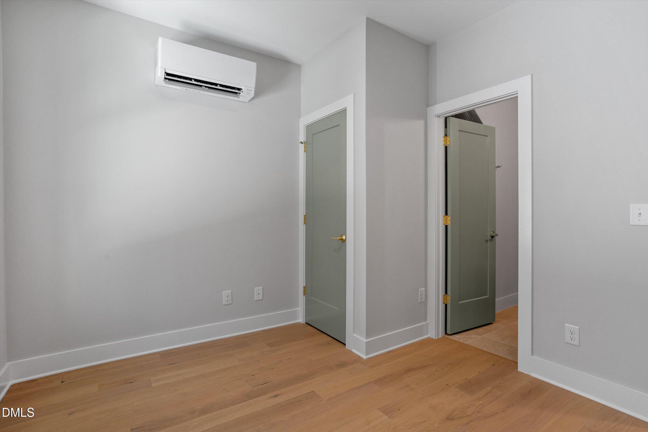 807 Niantic Street Property Photo 5