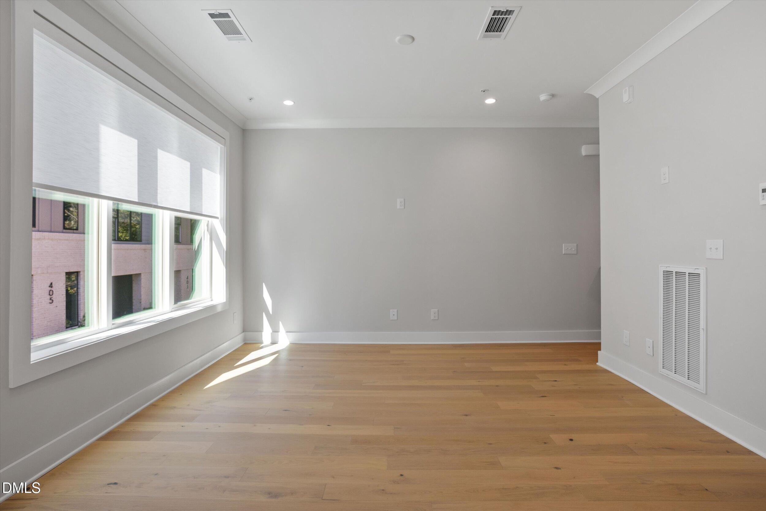 807 Niantic Street Property Photo 8
