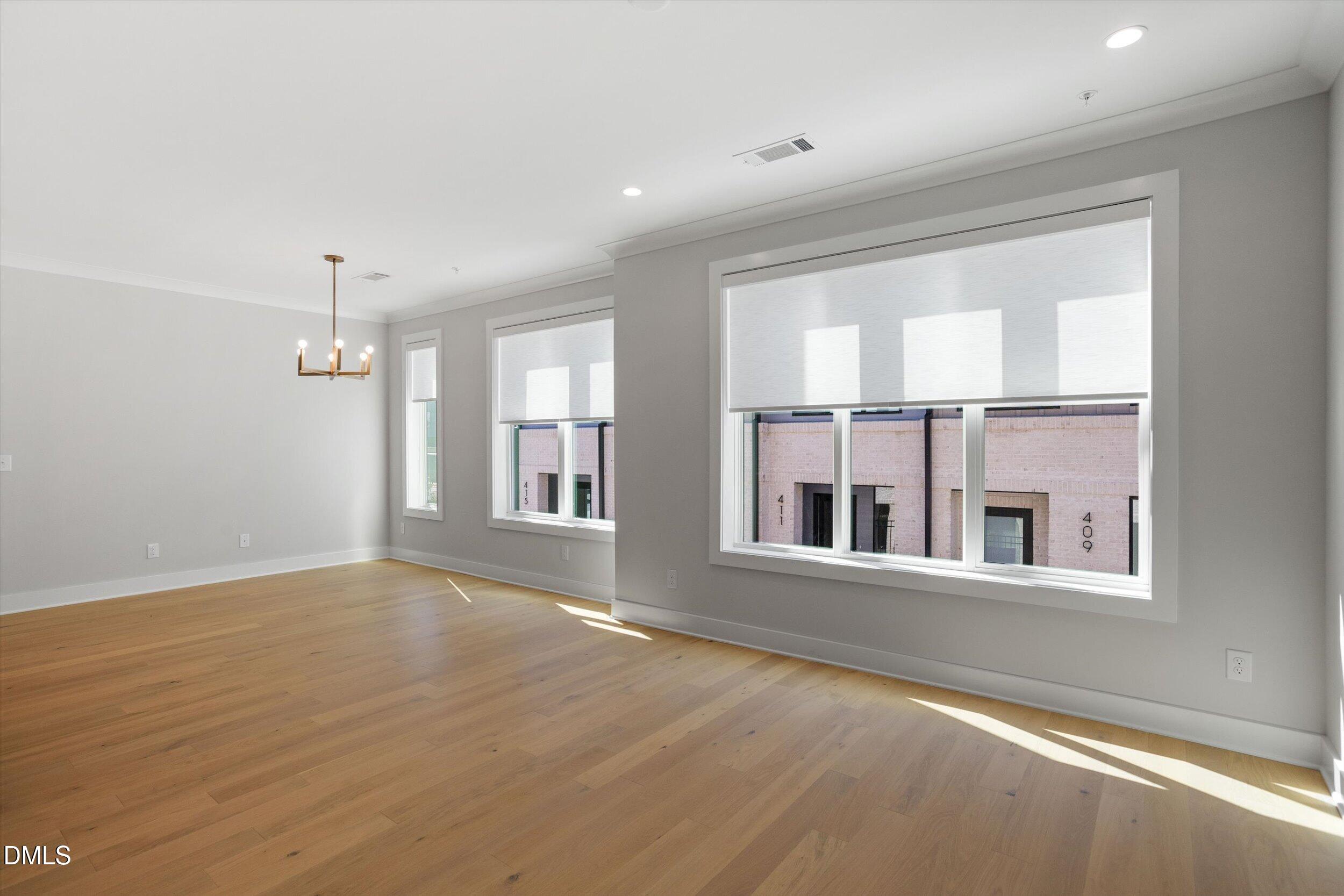 807 Niantic Street Property Photo 9