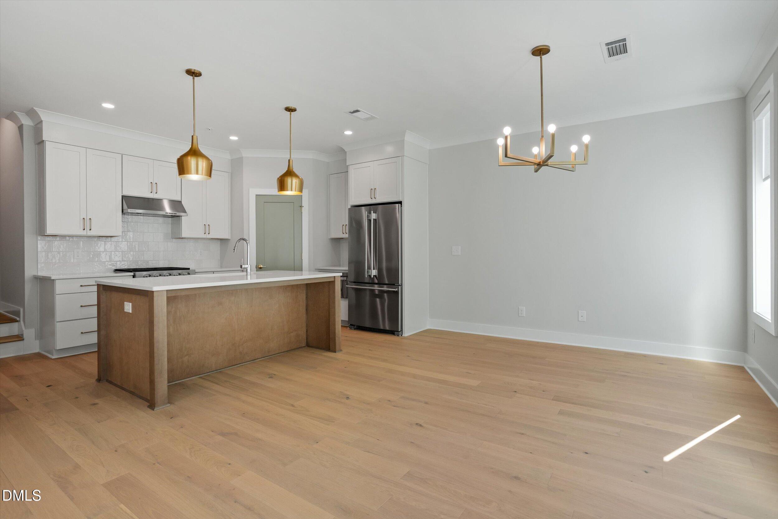 807 Niantic Street Property Photo 10