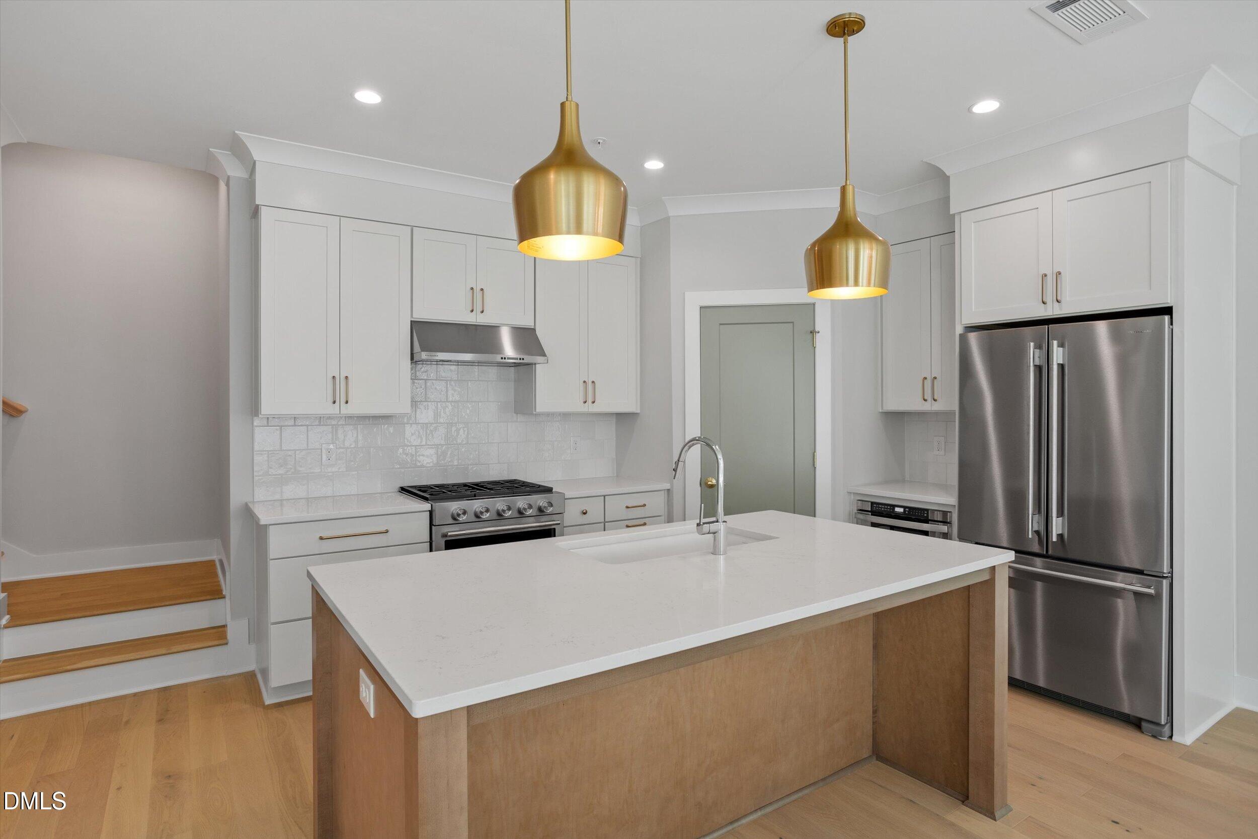 807 Niantic Street Property Photo 11