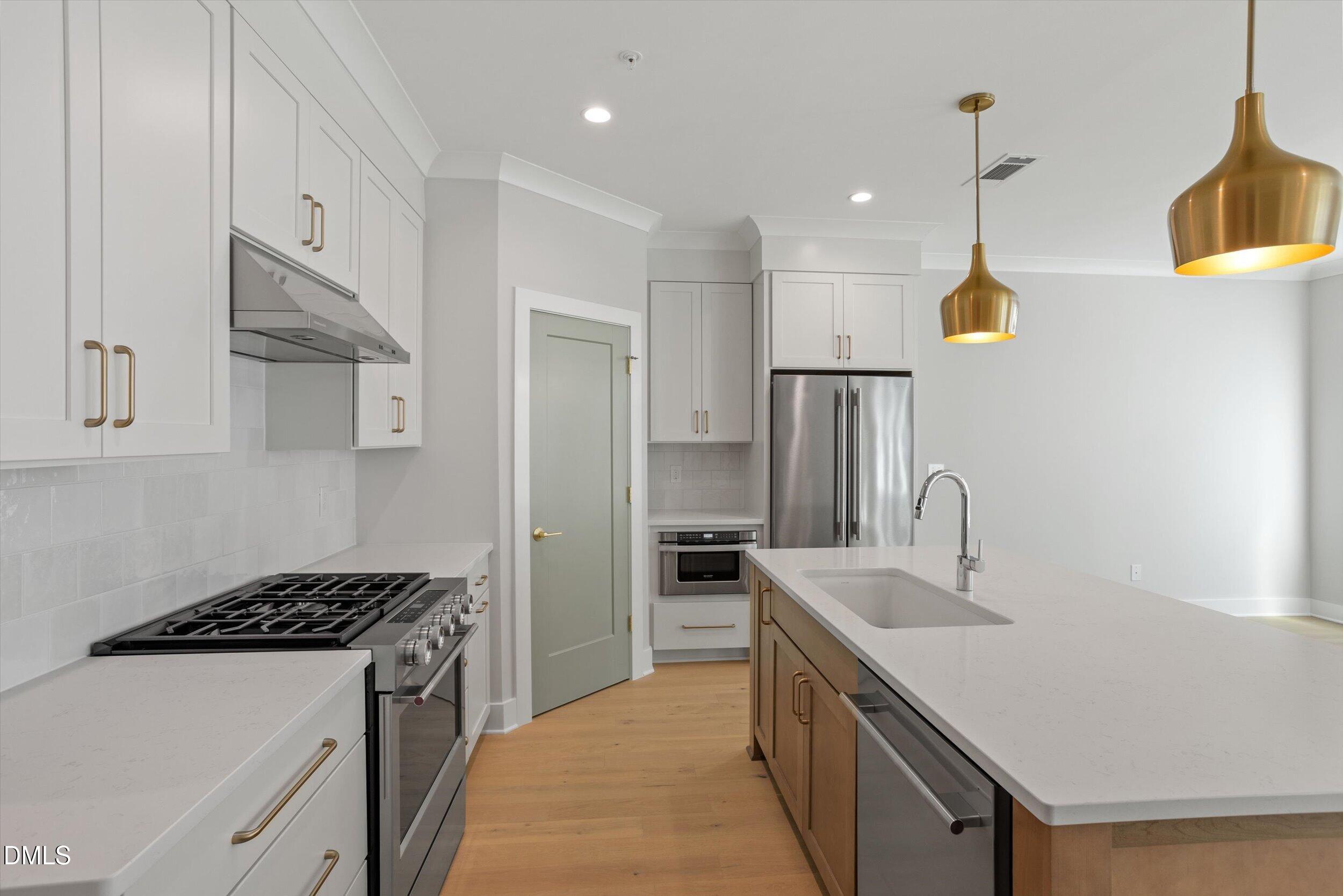 807 Niantic Street Property Photo 17