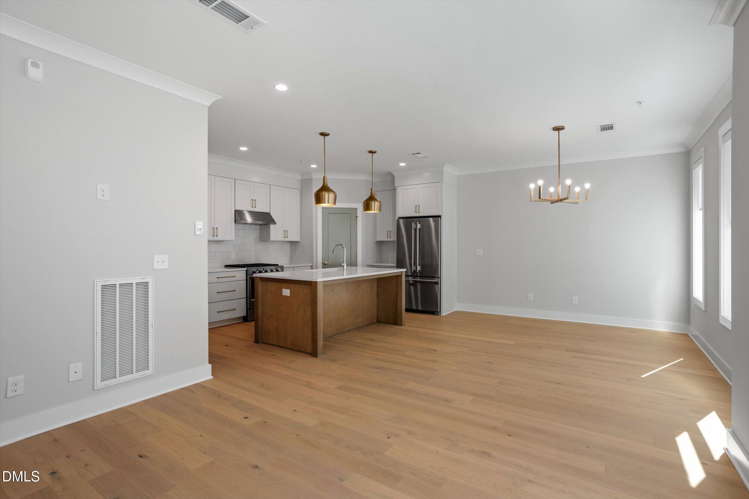 807 Niantic Street Property Photo 18
