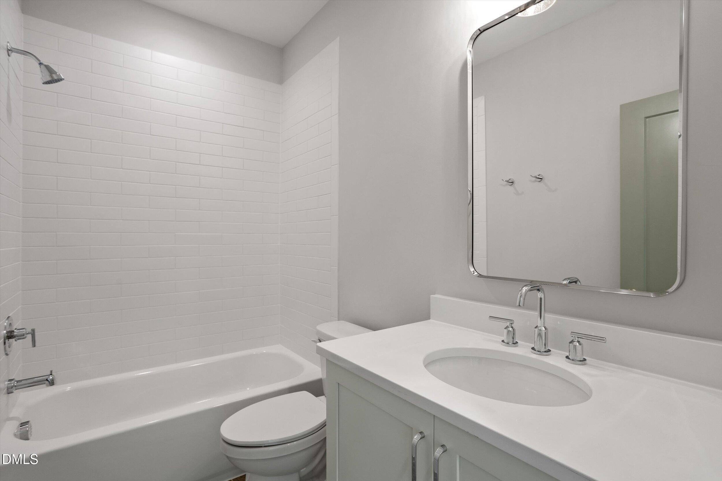 807 Niantic Street Property Photo 31