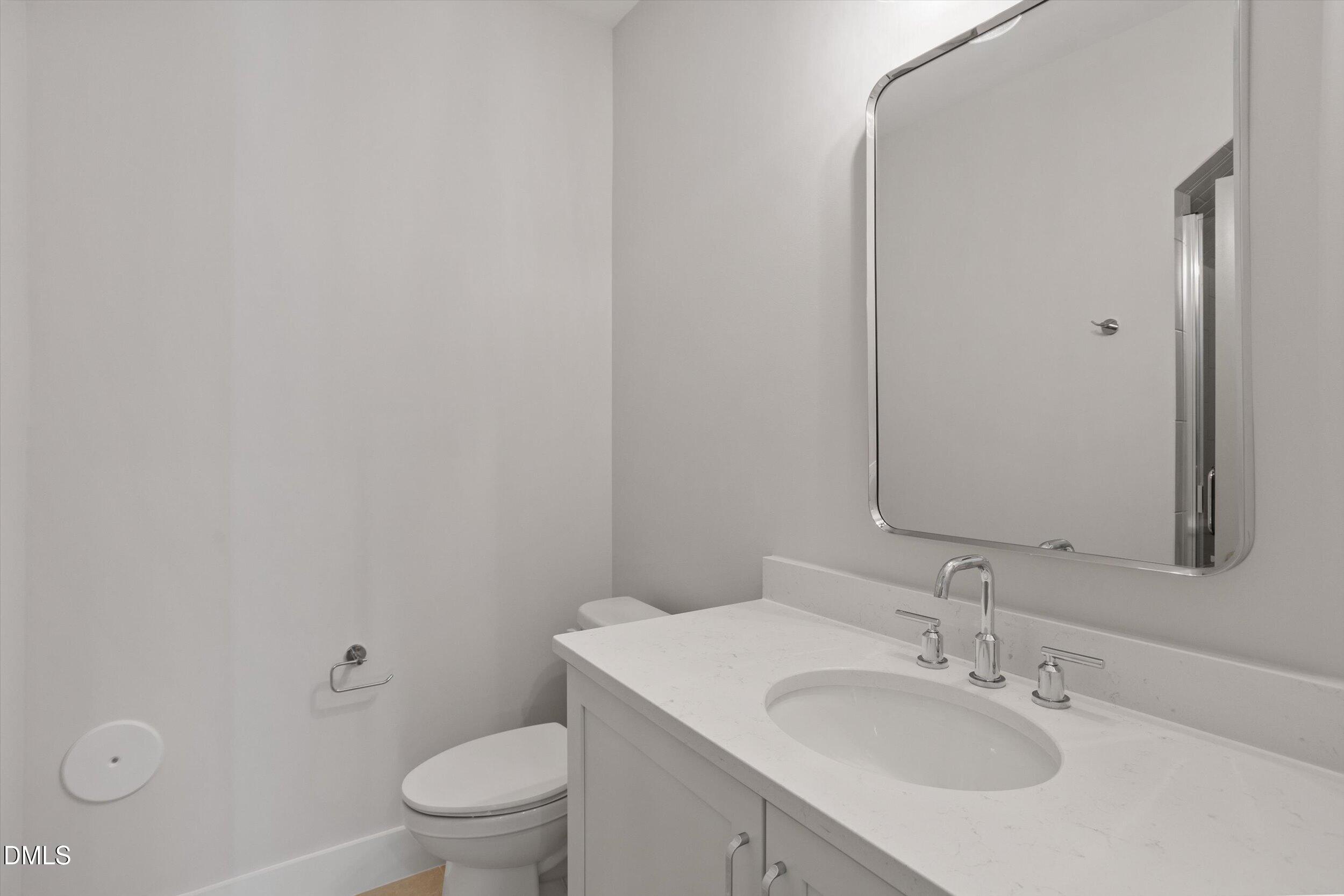 807 Niantic Street Property Photo 33