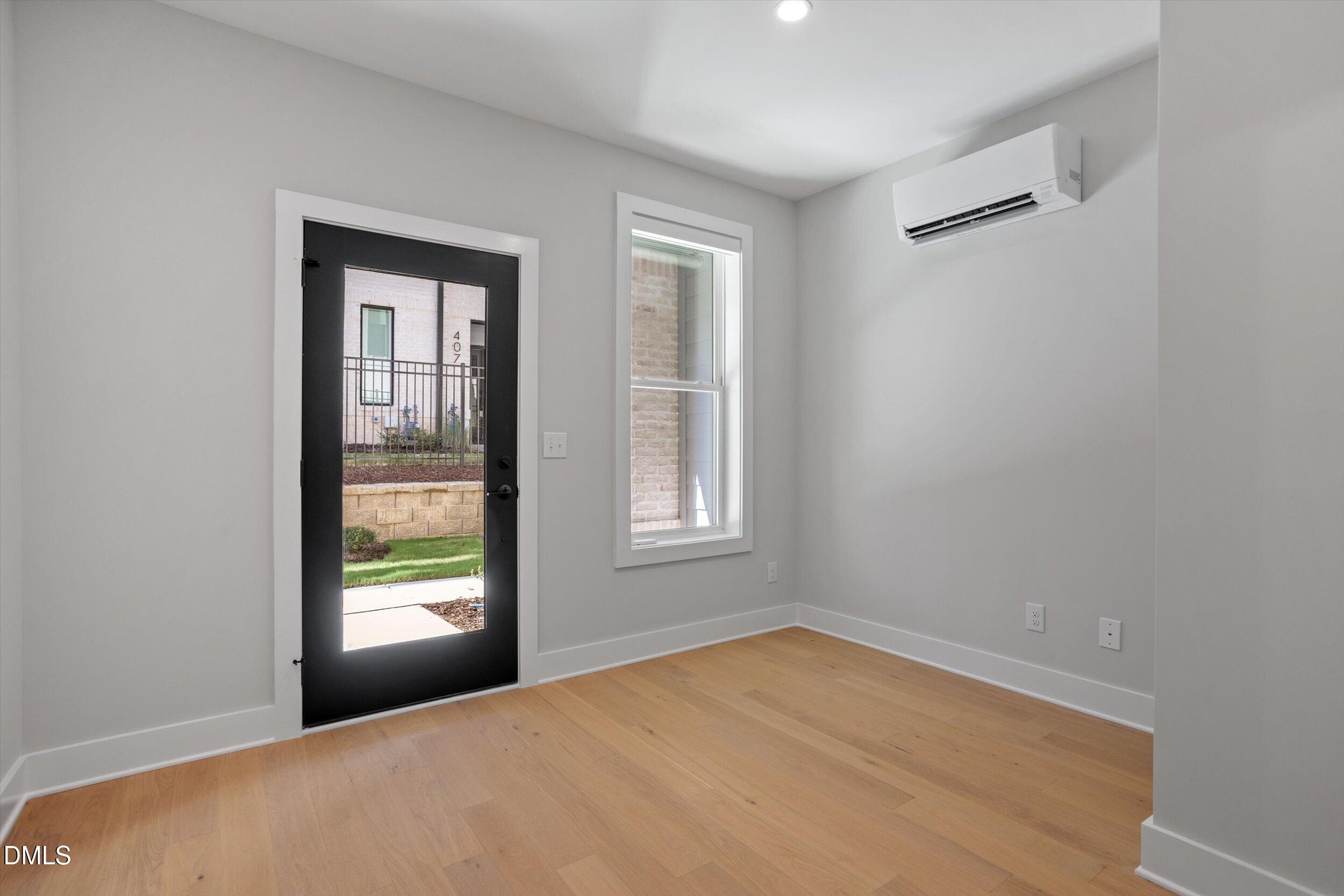 807 Niantic Street Property Photo 34