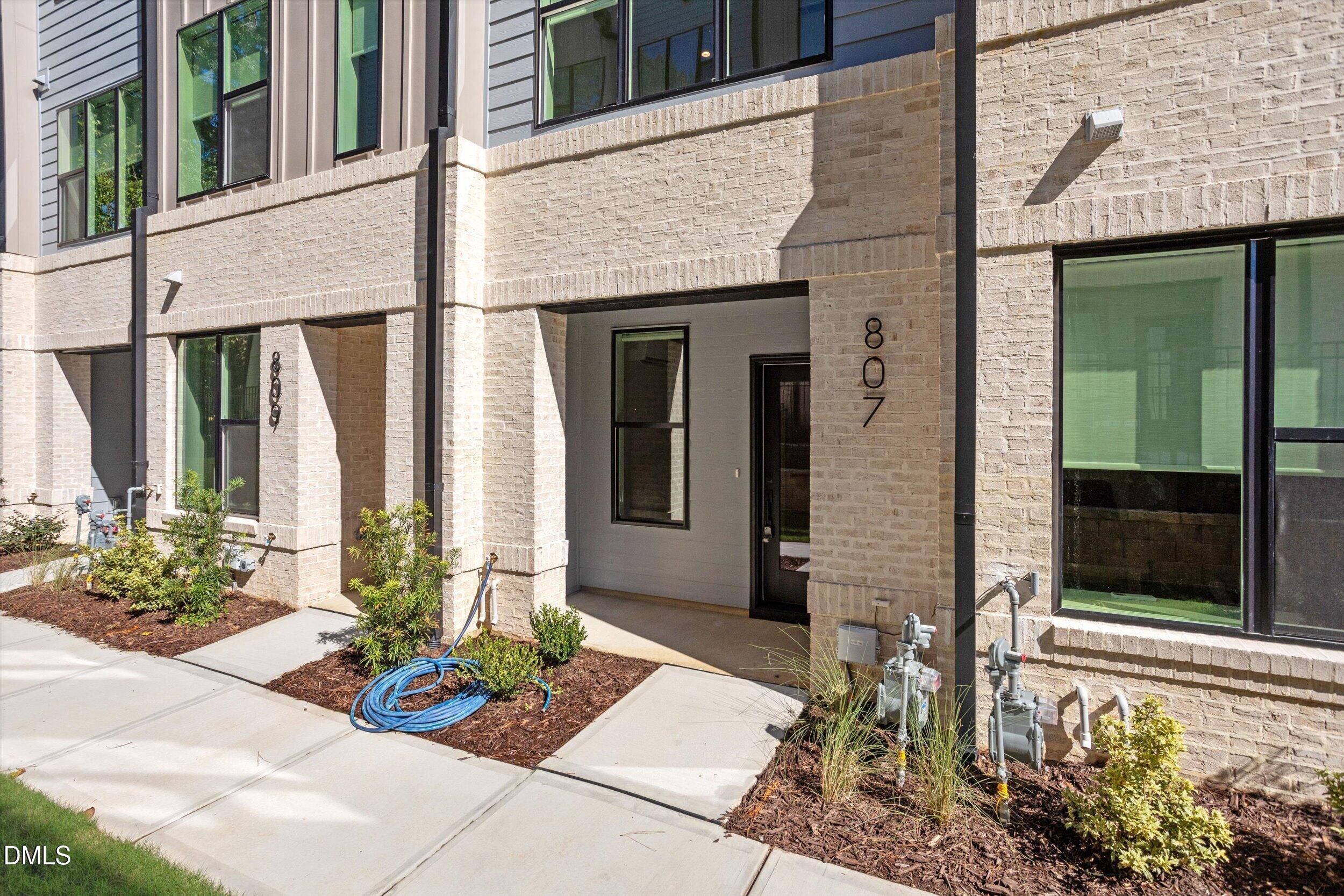 807 Niantic Street Property Photo 40