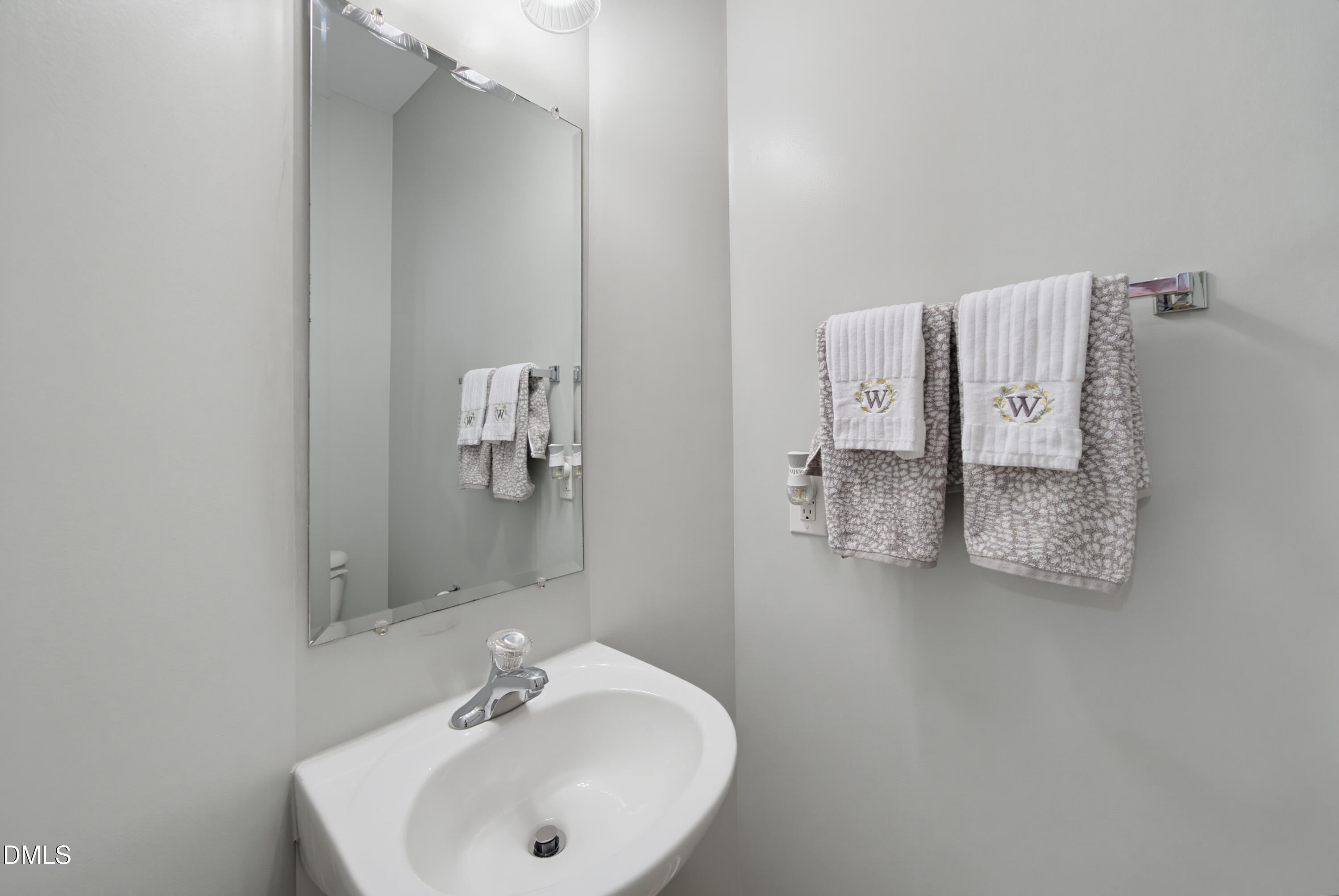 8725 Camden Park Drive Property Photo 14