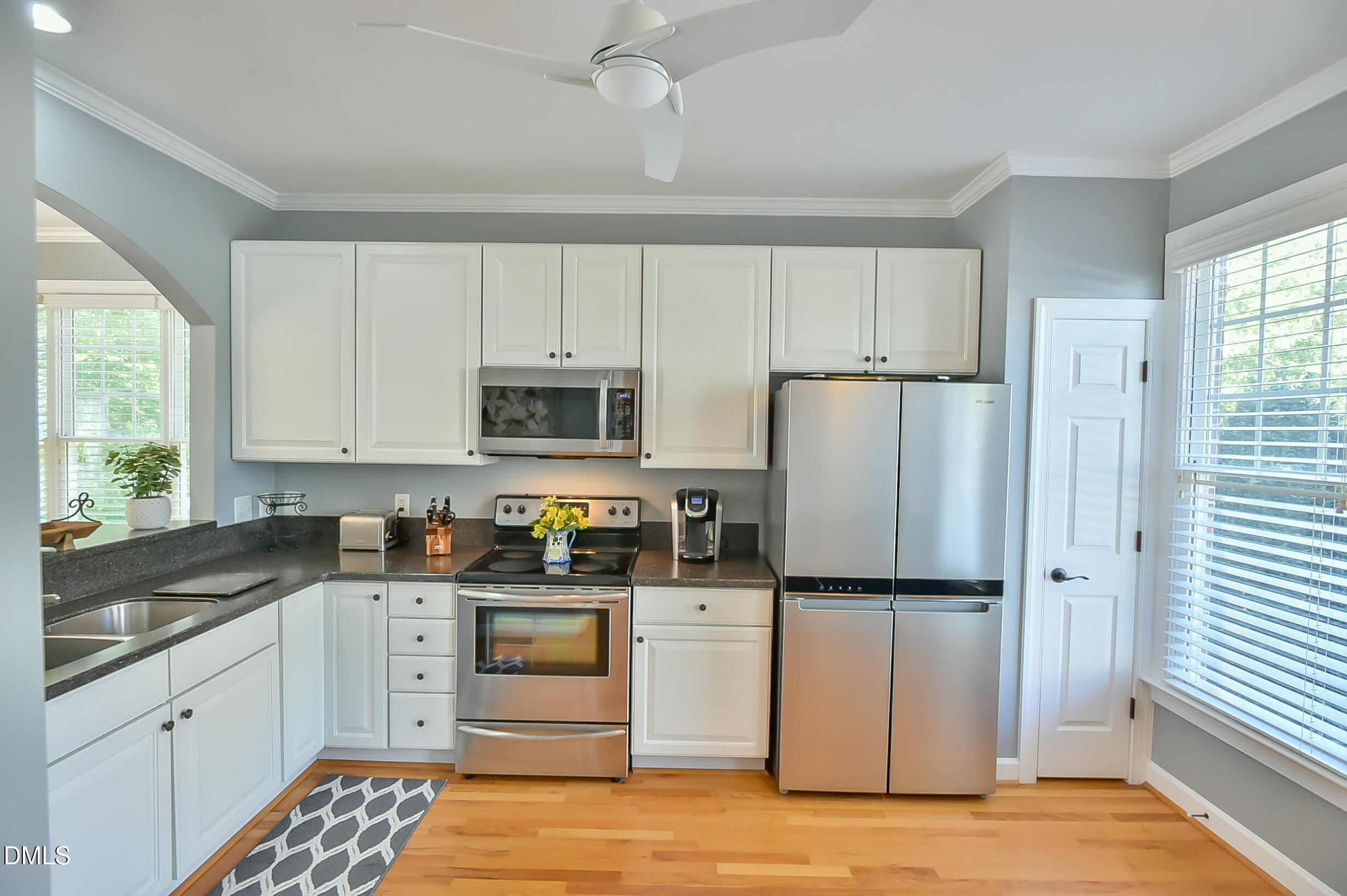 900 Edgewater Circle Property Photo 3