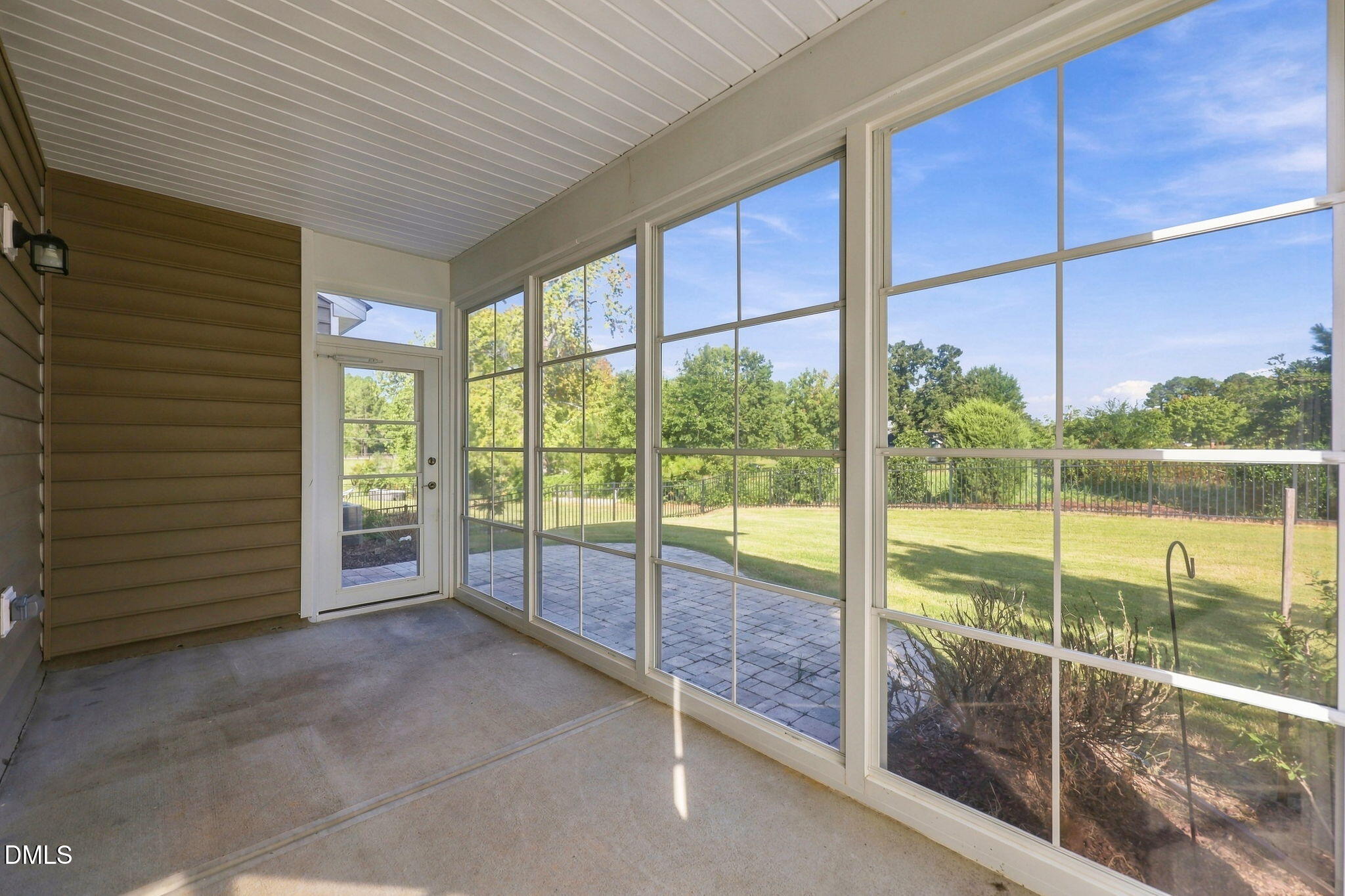 1015 Meadow Pond Drive Property Photo 3