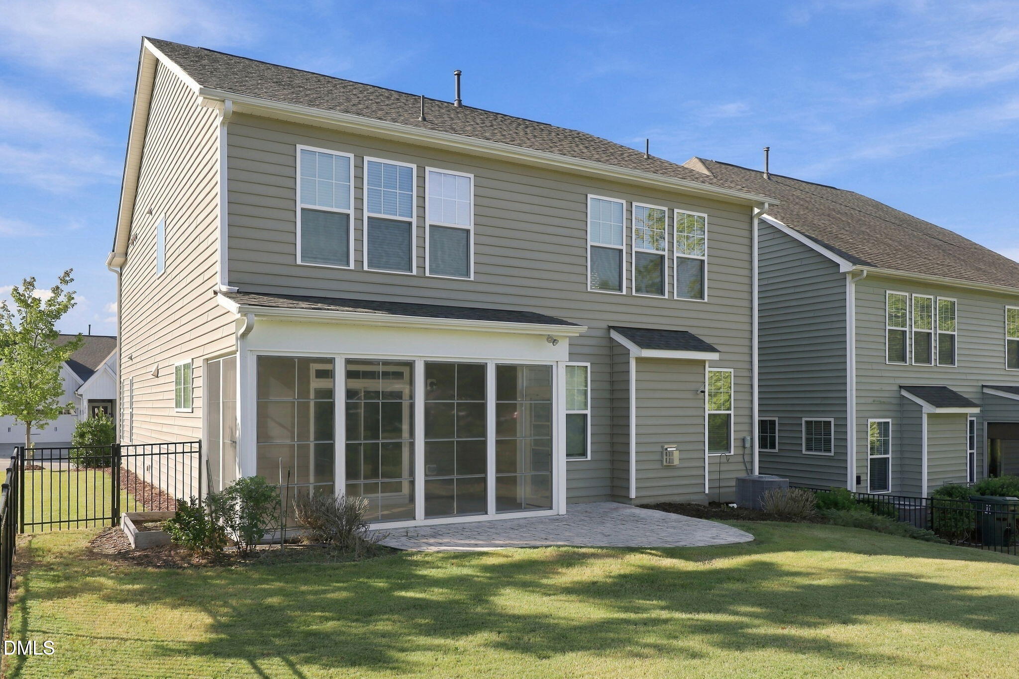 1015 Meadow Pond Drive Property Photo 4