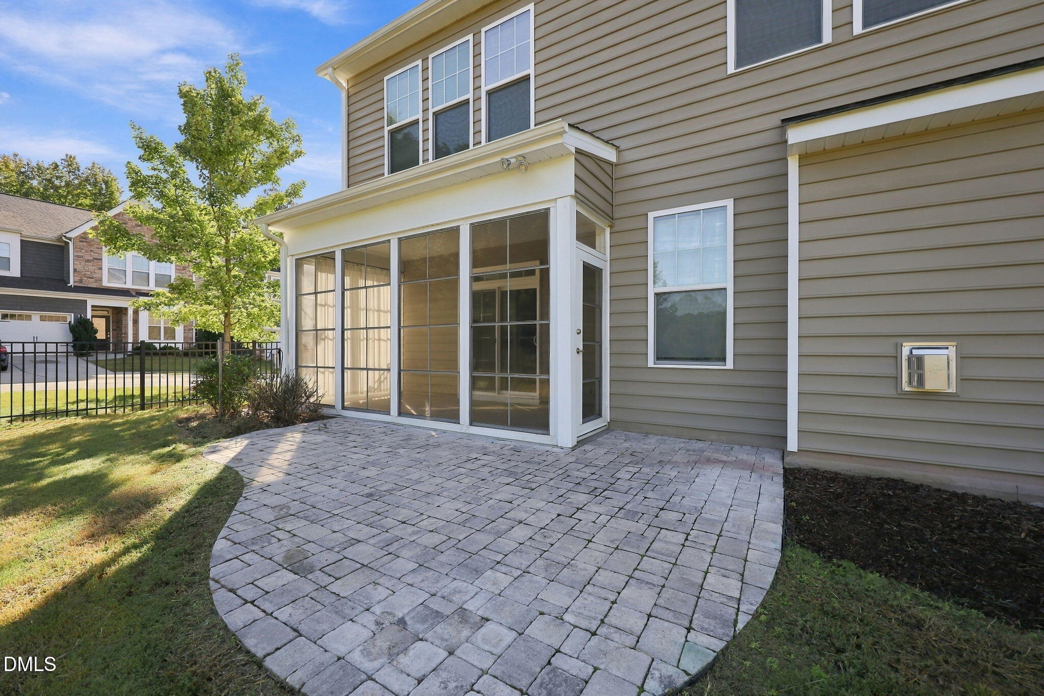 1015 Meadow Pond Drive Property Photo 5