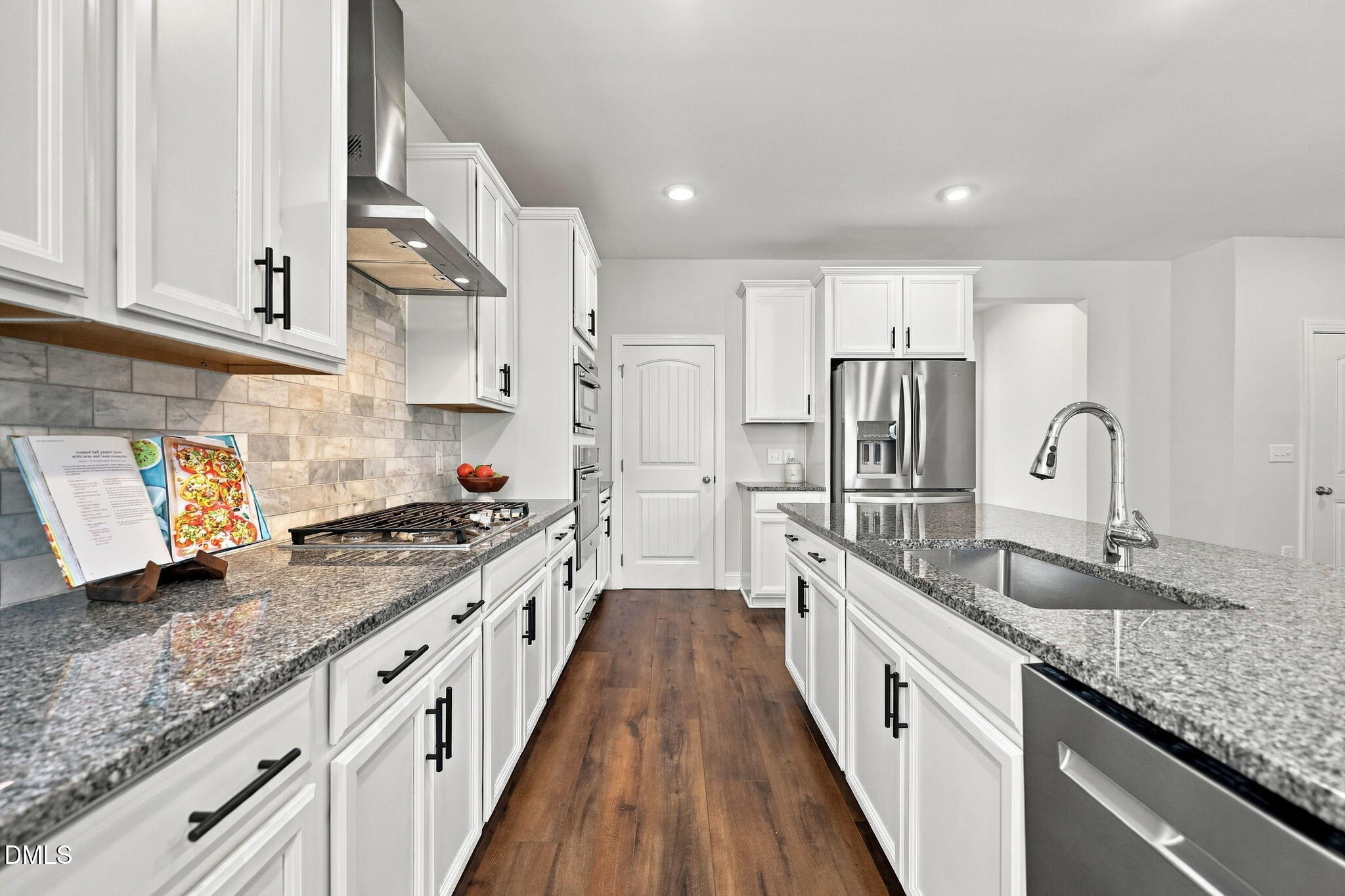 1015 Meadow Pond Drive Property Photo 11