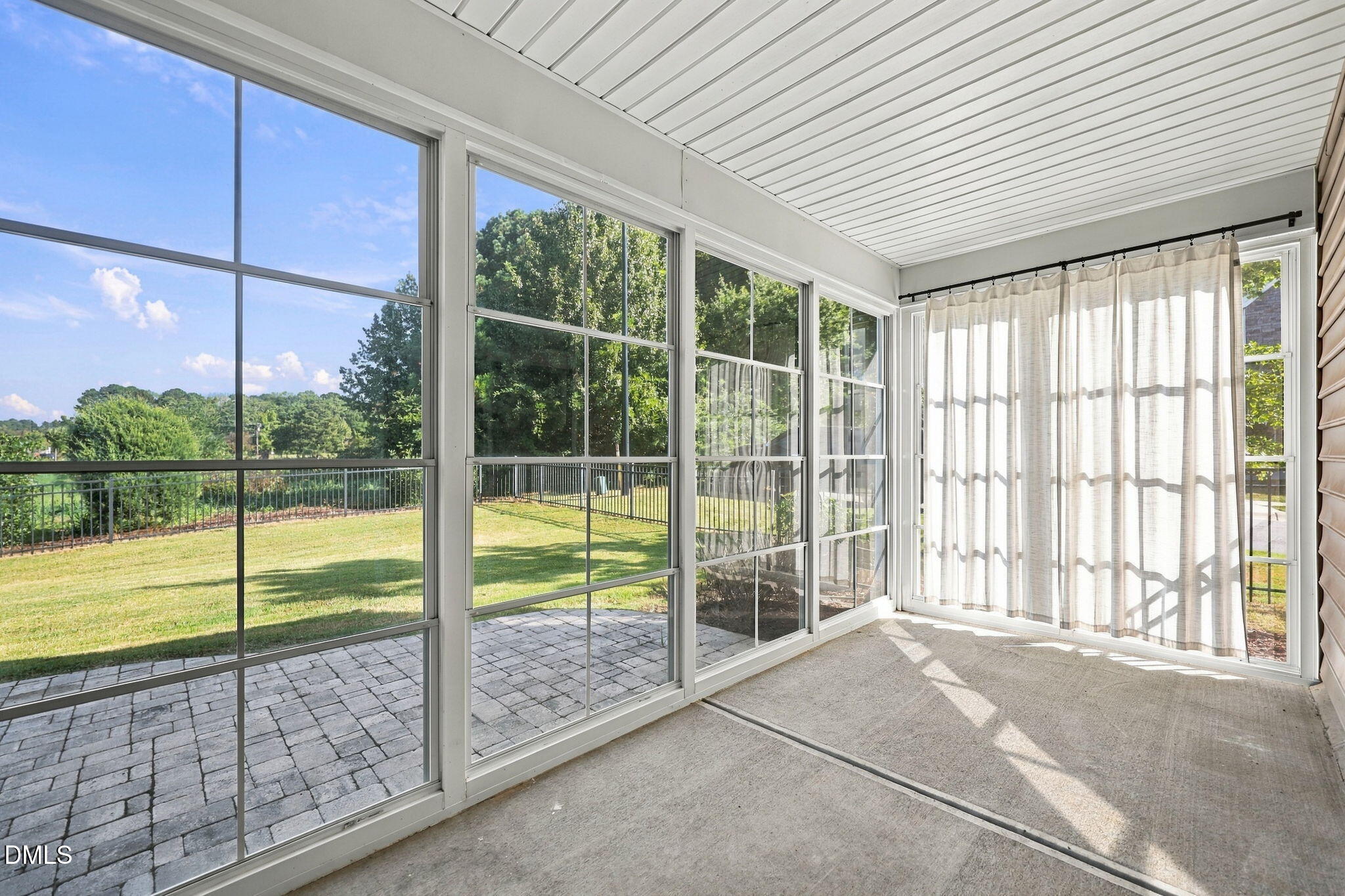 1015 Meadow Pond Drive Property Photo 16