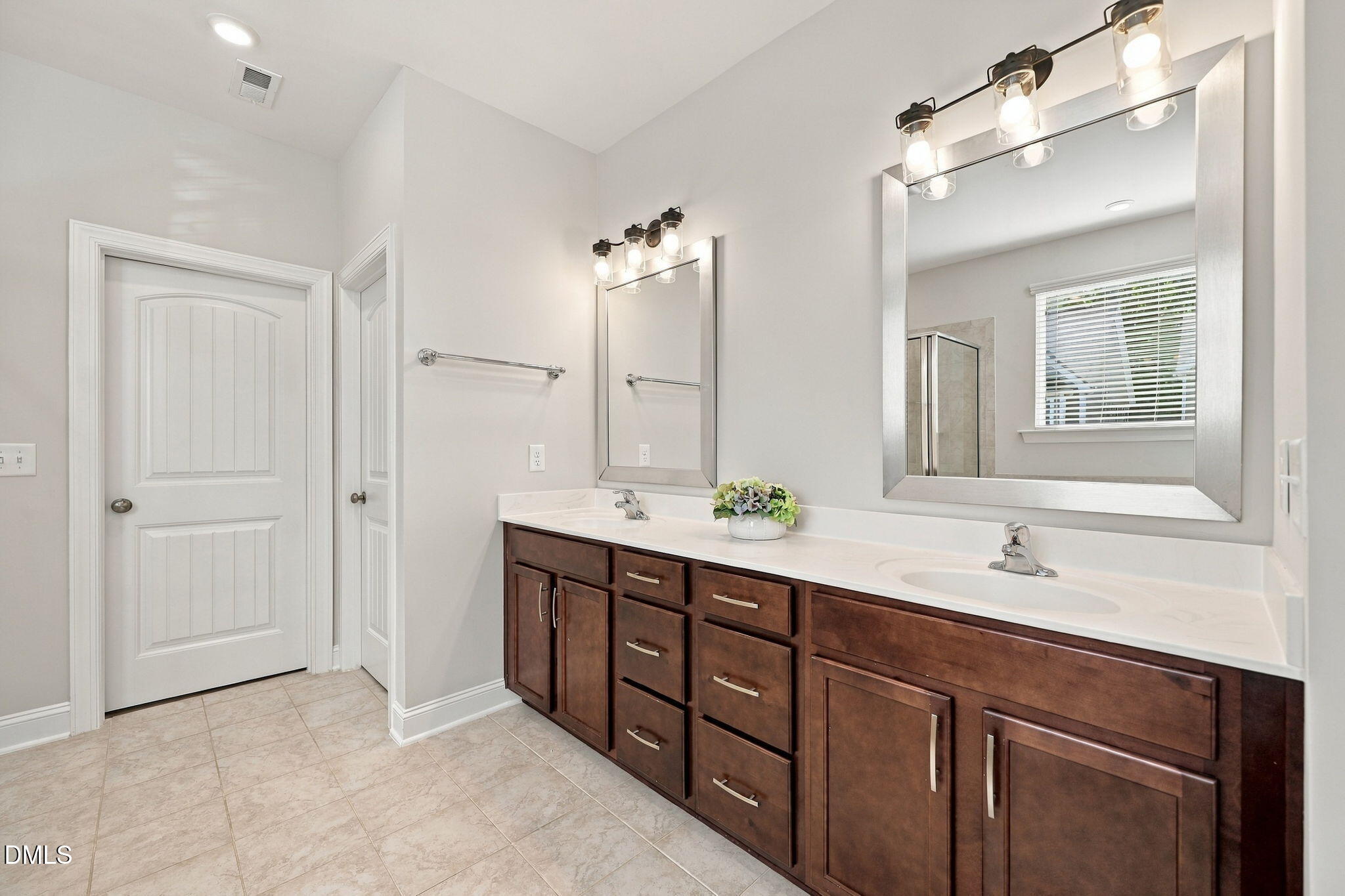 1015 Meadow Pond Drive Property Photo 22