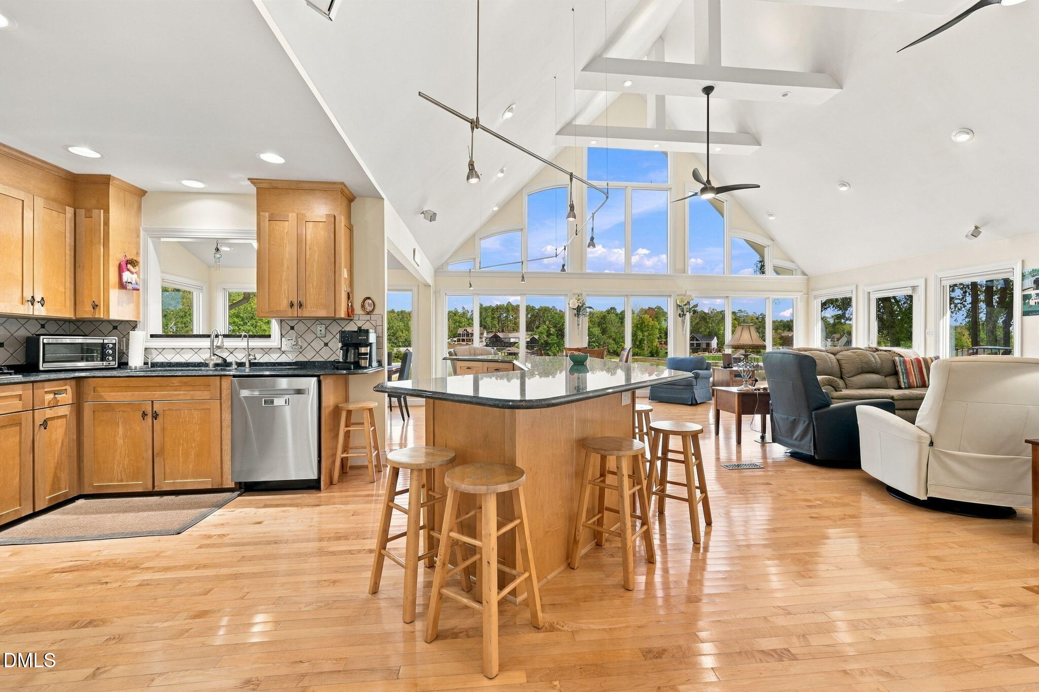 995 Bolton Road Property Photo 3