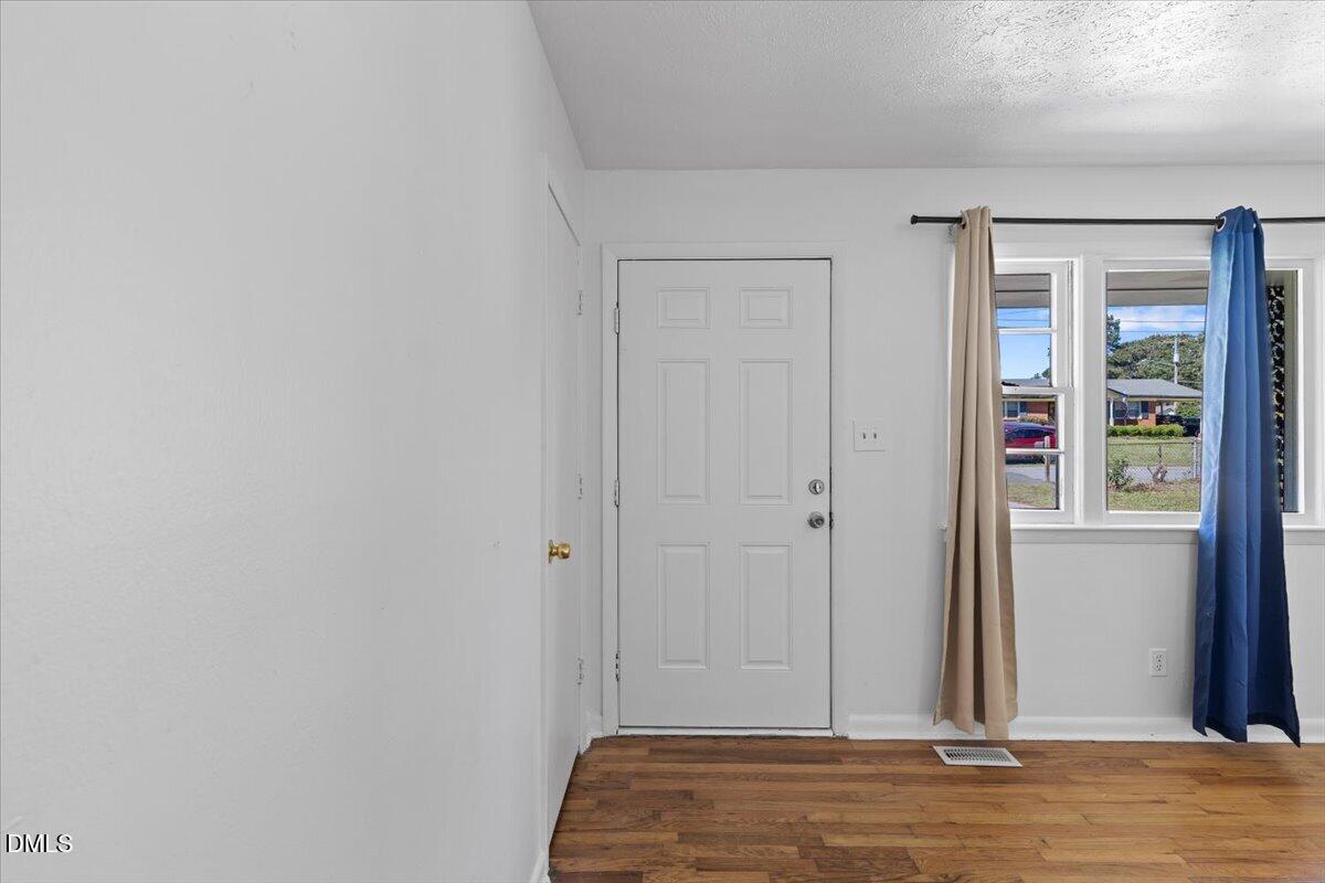 6122 Conaway Drive Property Photo 3