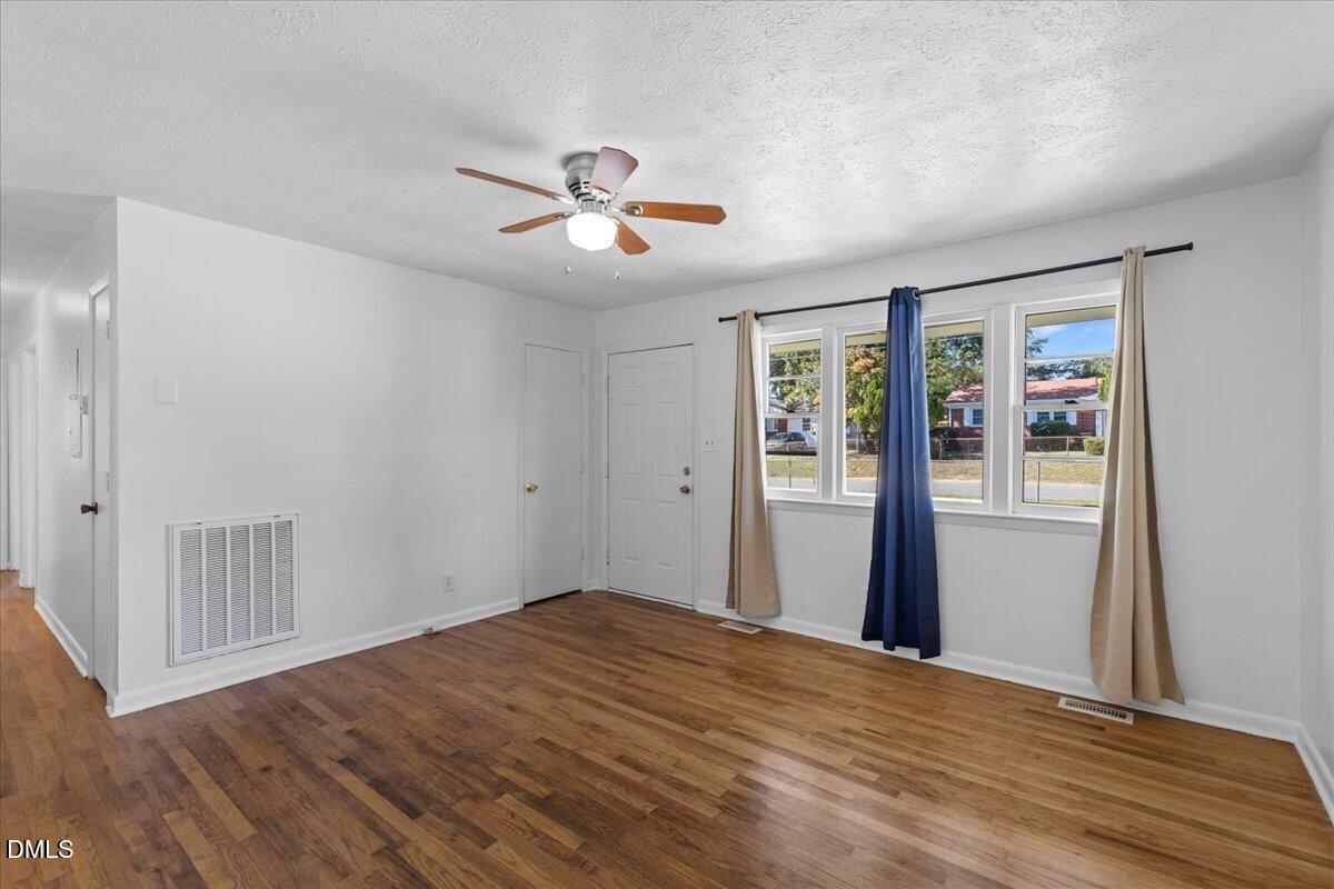 6122 Conaway Drive Property Photo 5